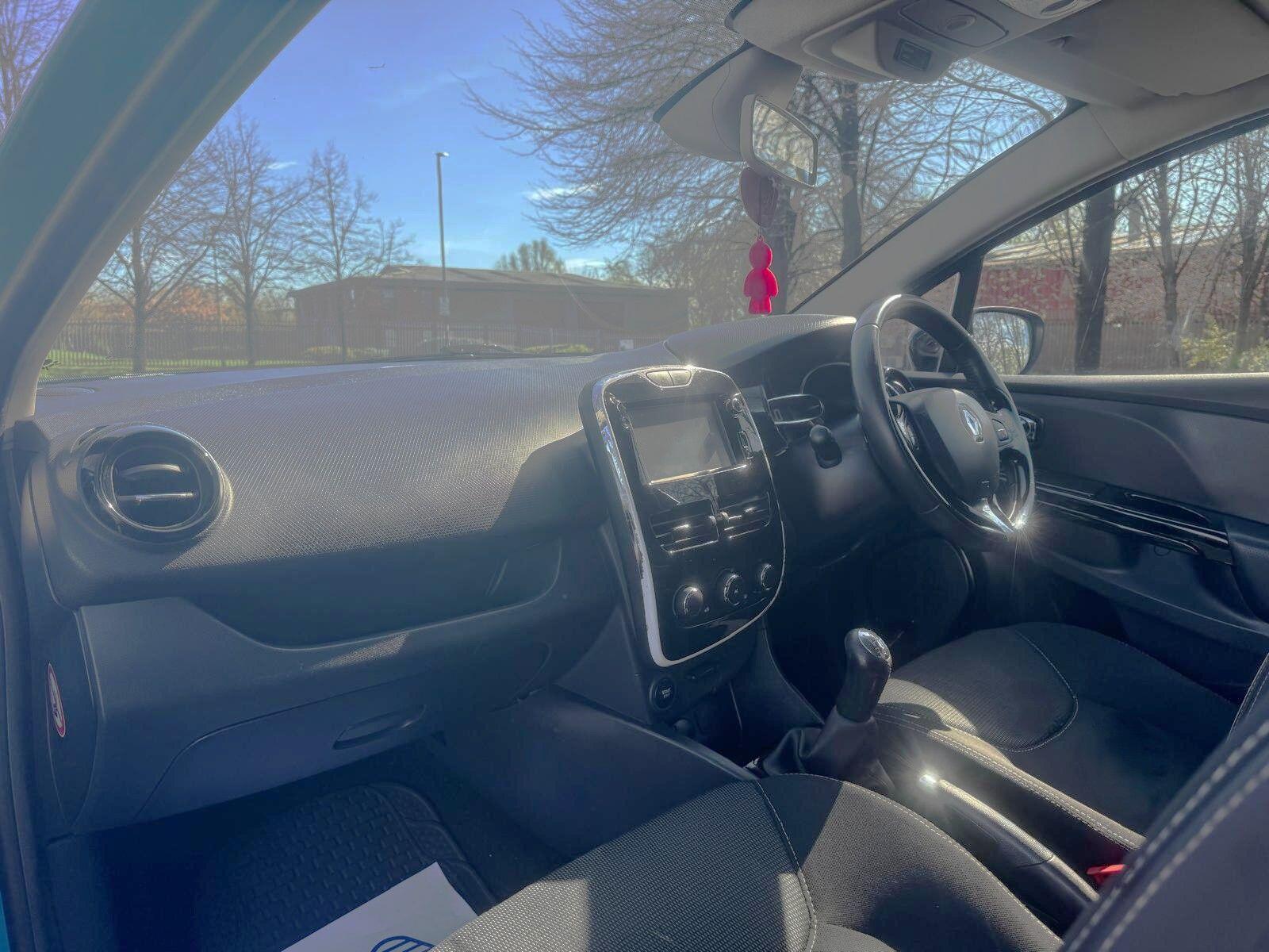 Renault Clio - Image 14