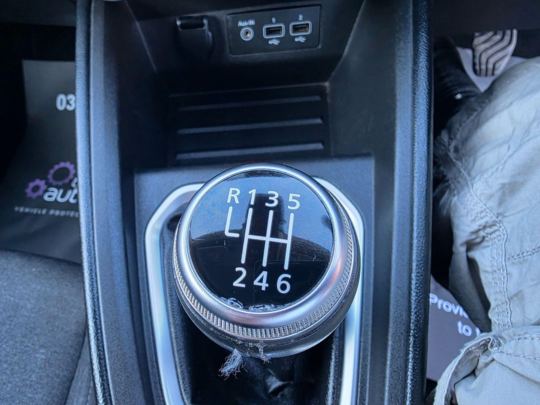 Renault Clio - Image 34