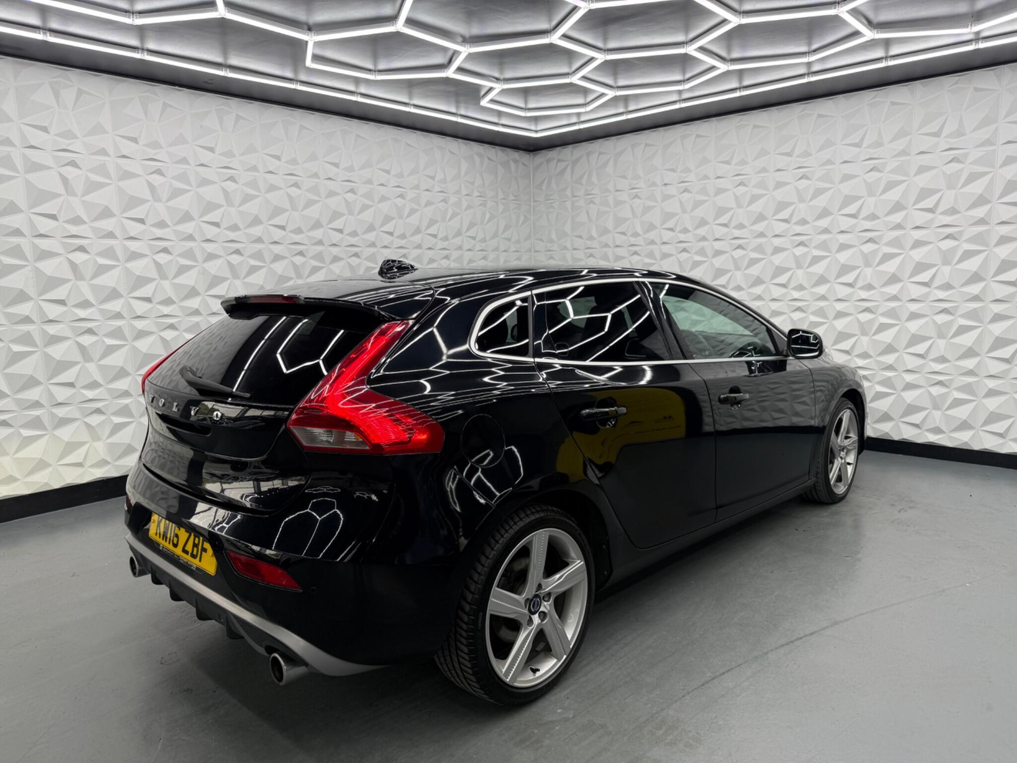 Volvo V40 - Image 14