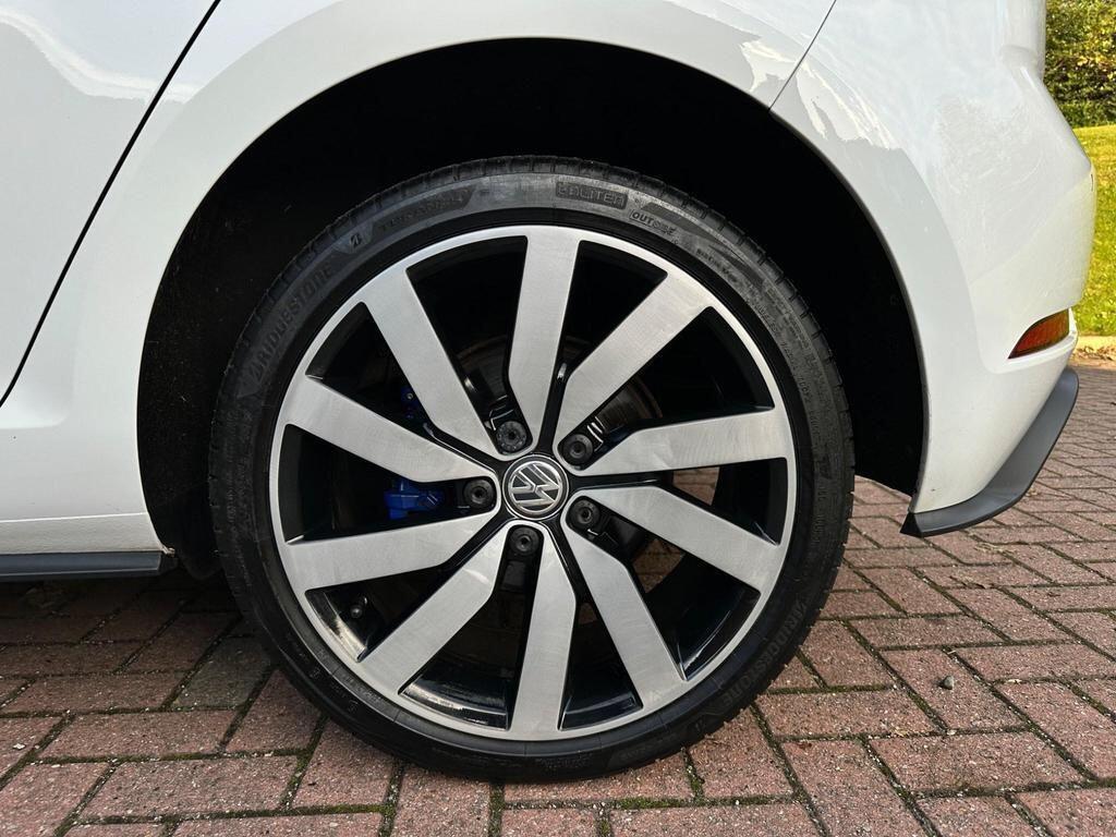 Volkswagen Golf - Image 15