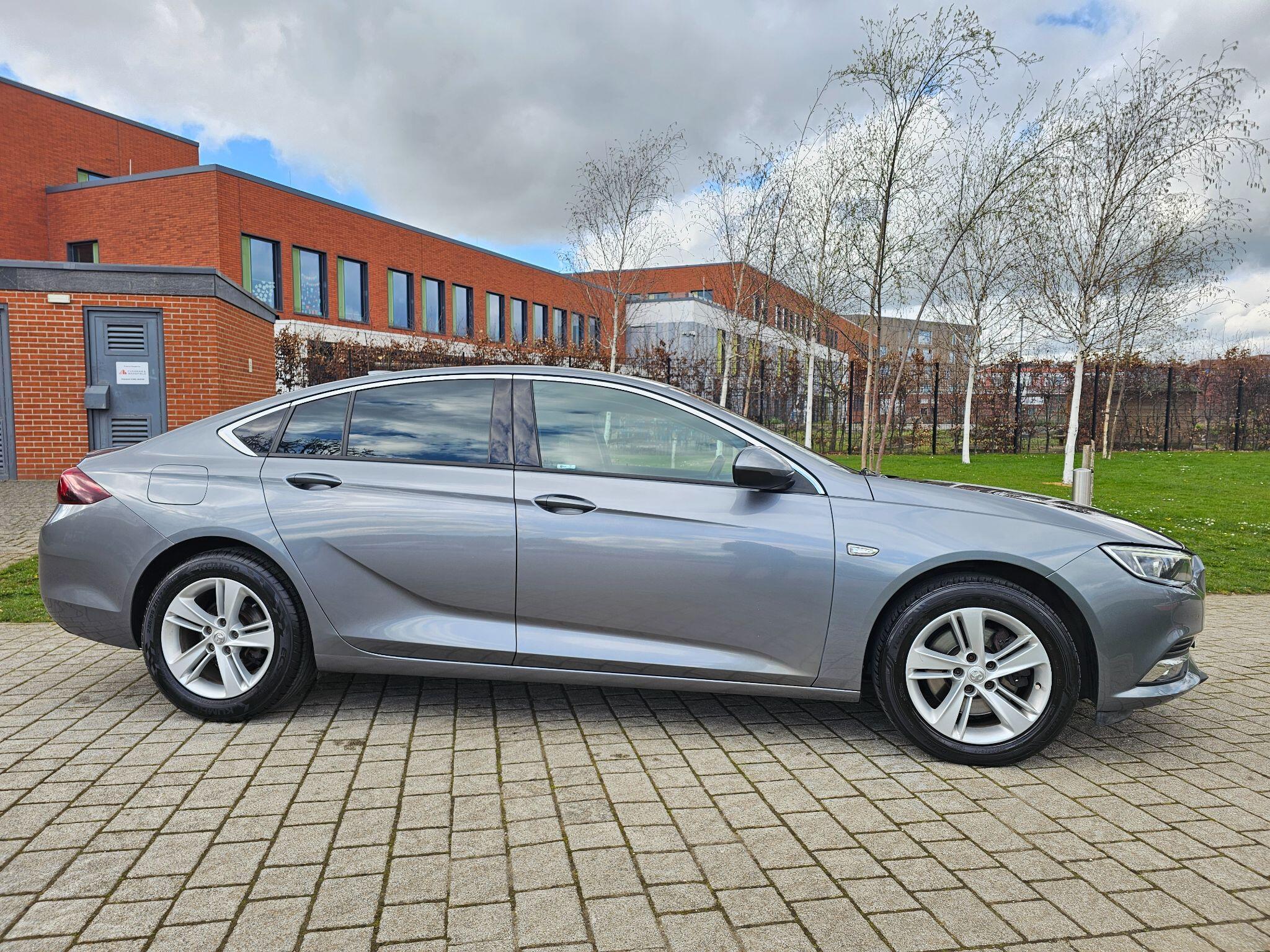 Vauxhall Insignia - Image 2