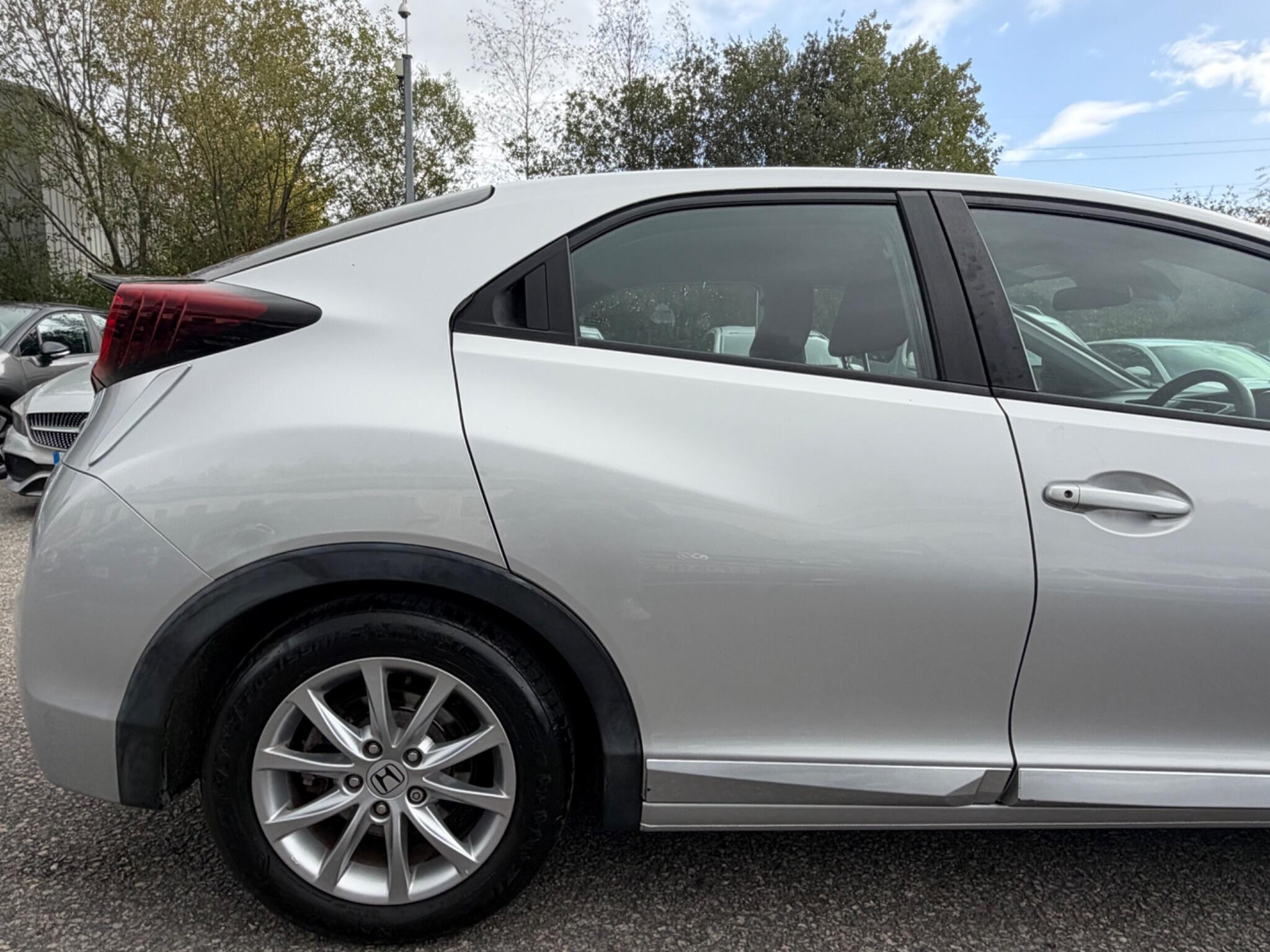 Honda Civic - Image 15