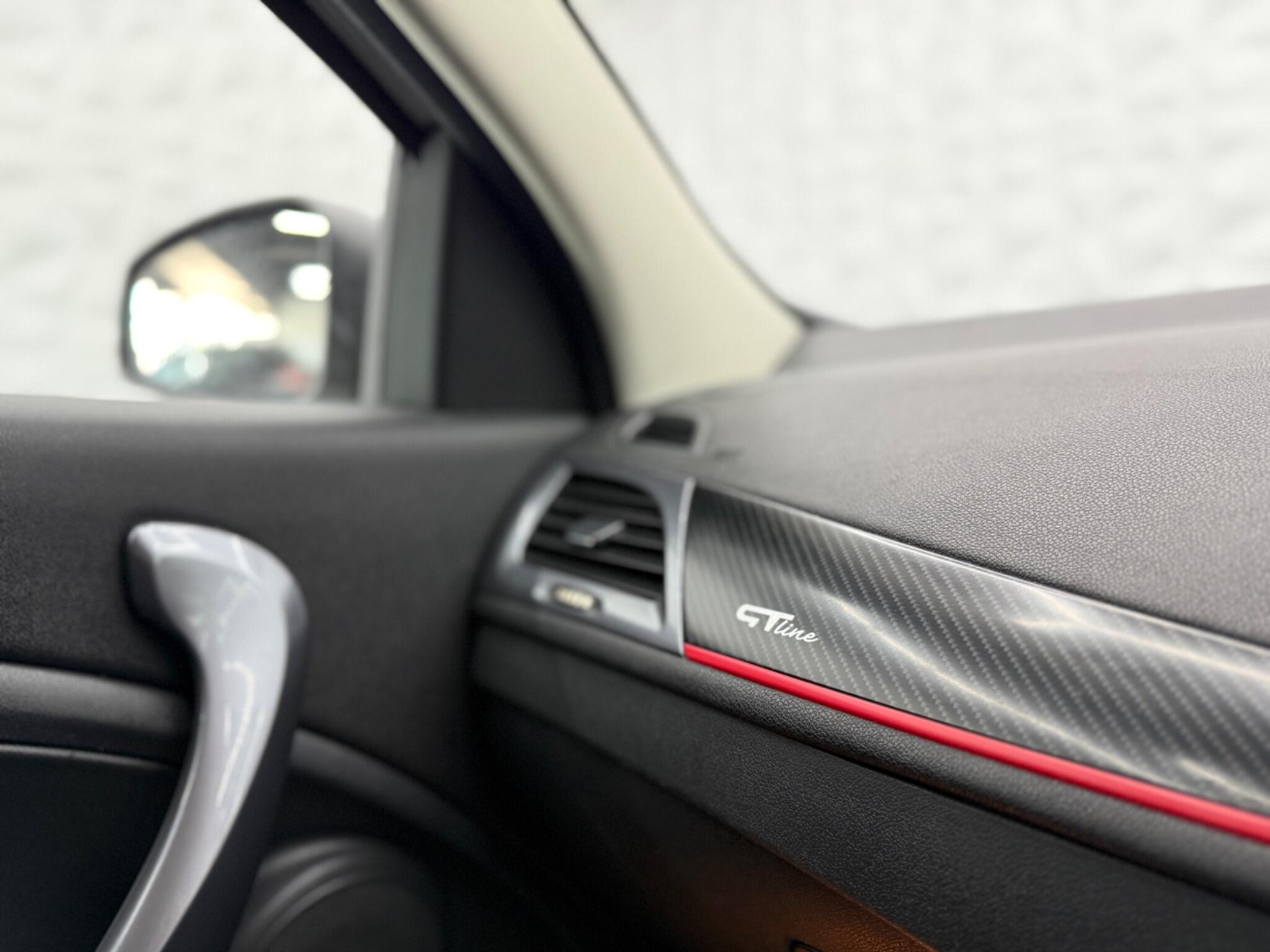 Renault Megane - Image 40
