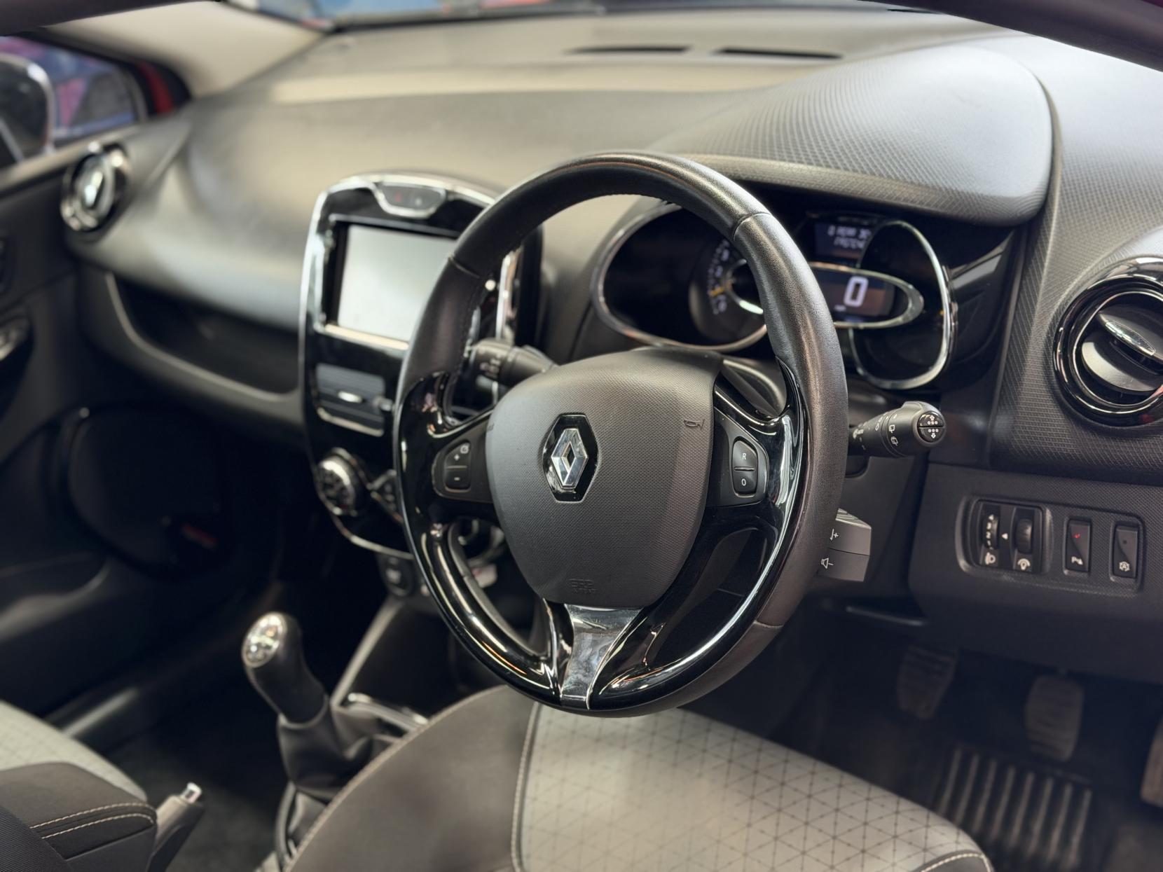Renault Clio - Image 20