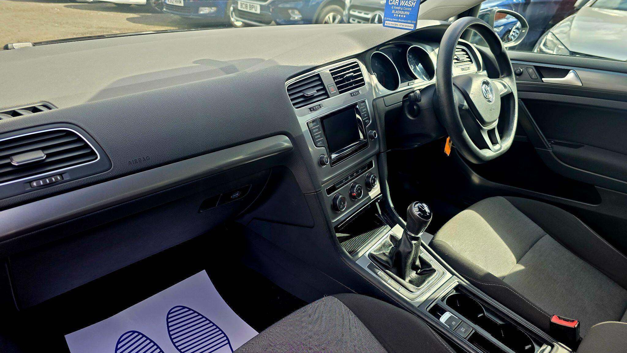 Volkswagen Golf - Image 13