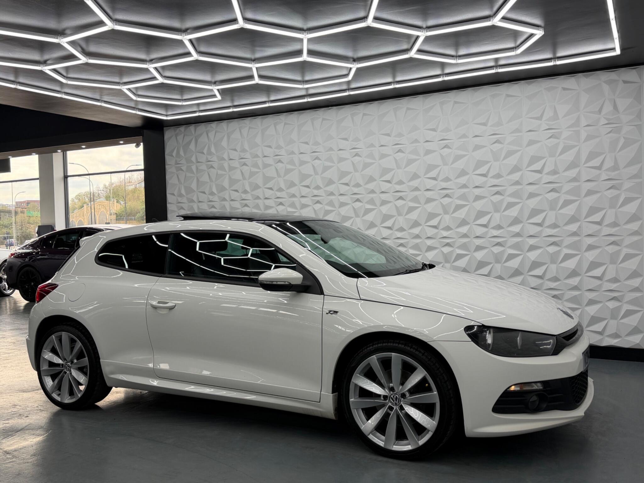 Volkswagen Scirocco - Image 12