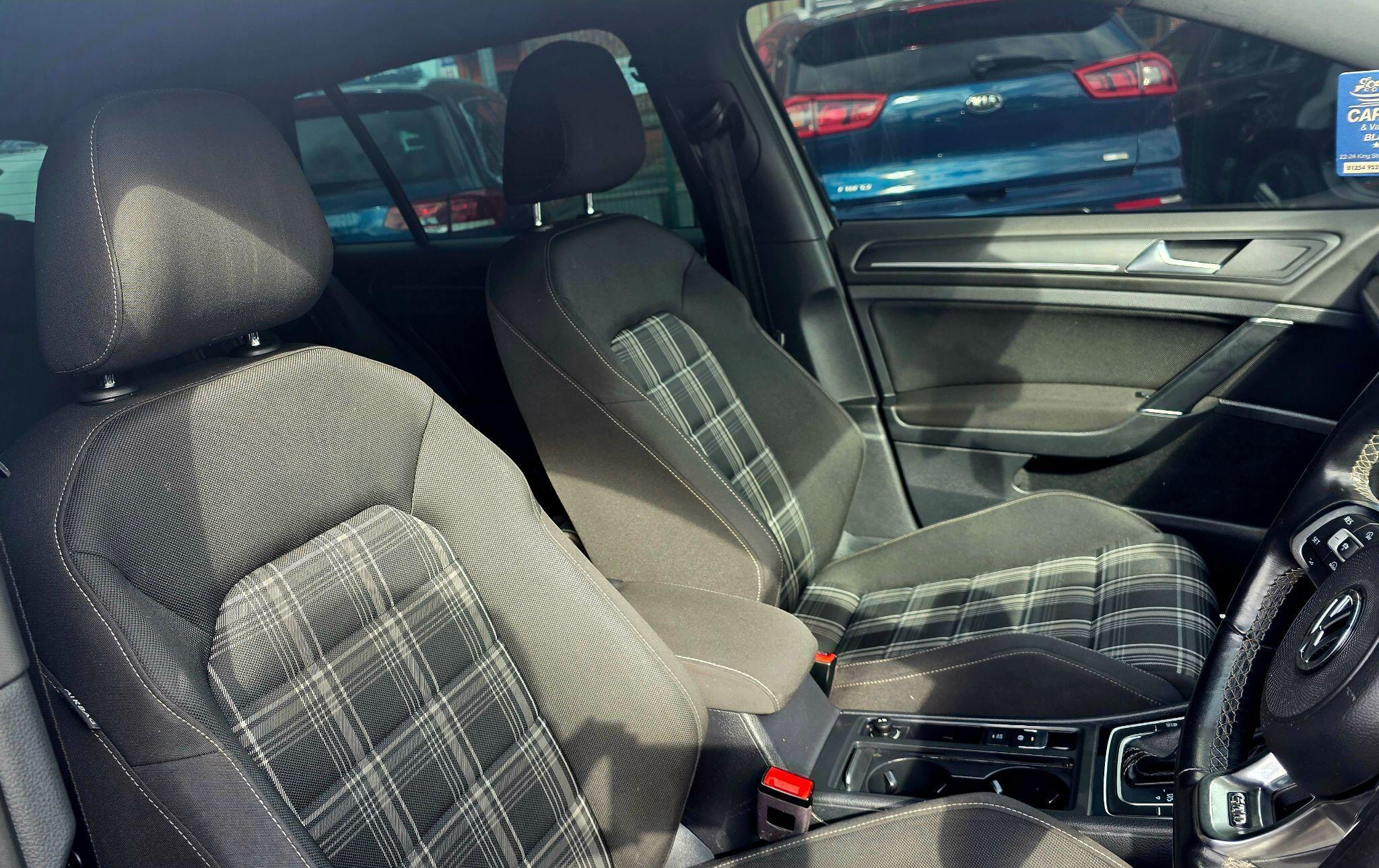 Volkswagen Golf - Image 12