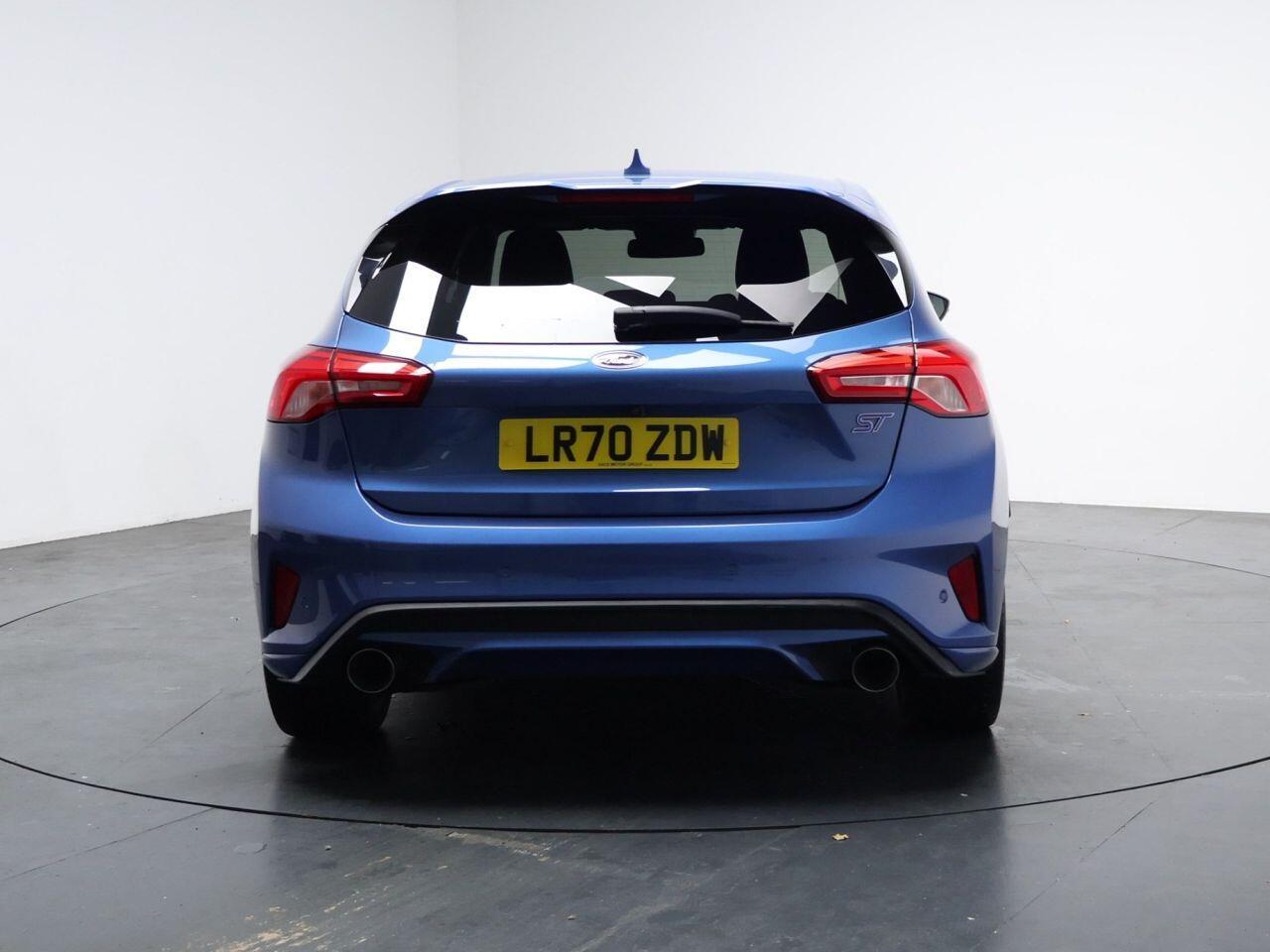 Ford Focus - Image 11