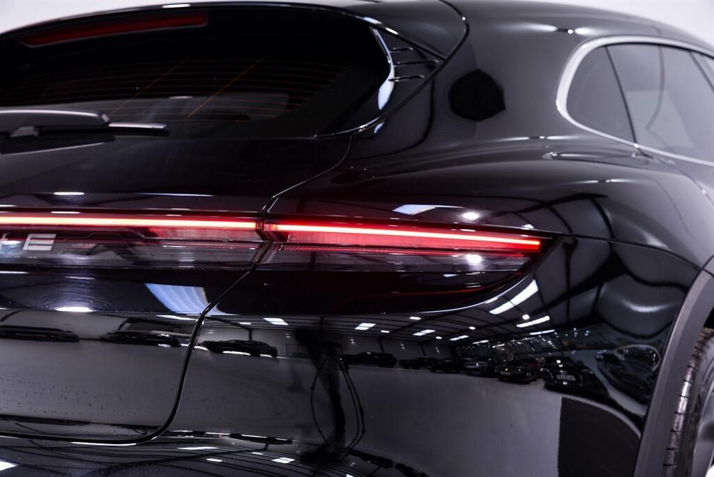 Porsche Taycan - Image 11