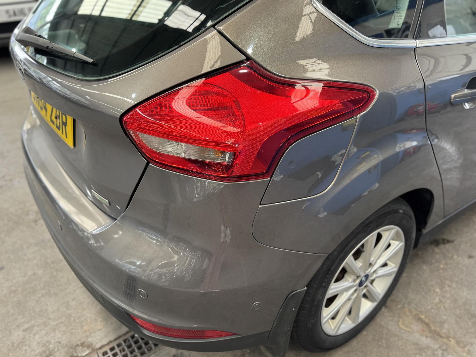 Ford Focus - Image 14