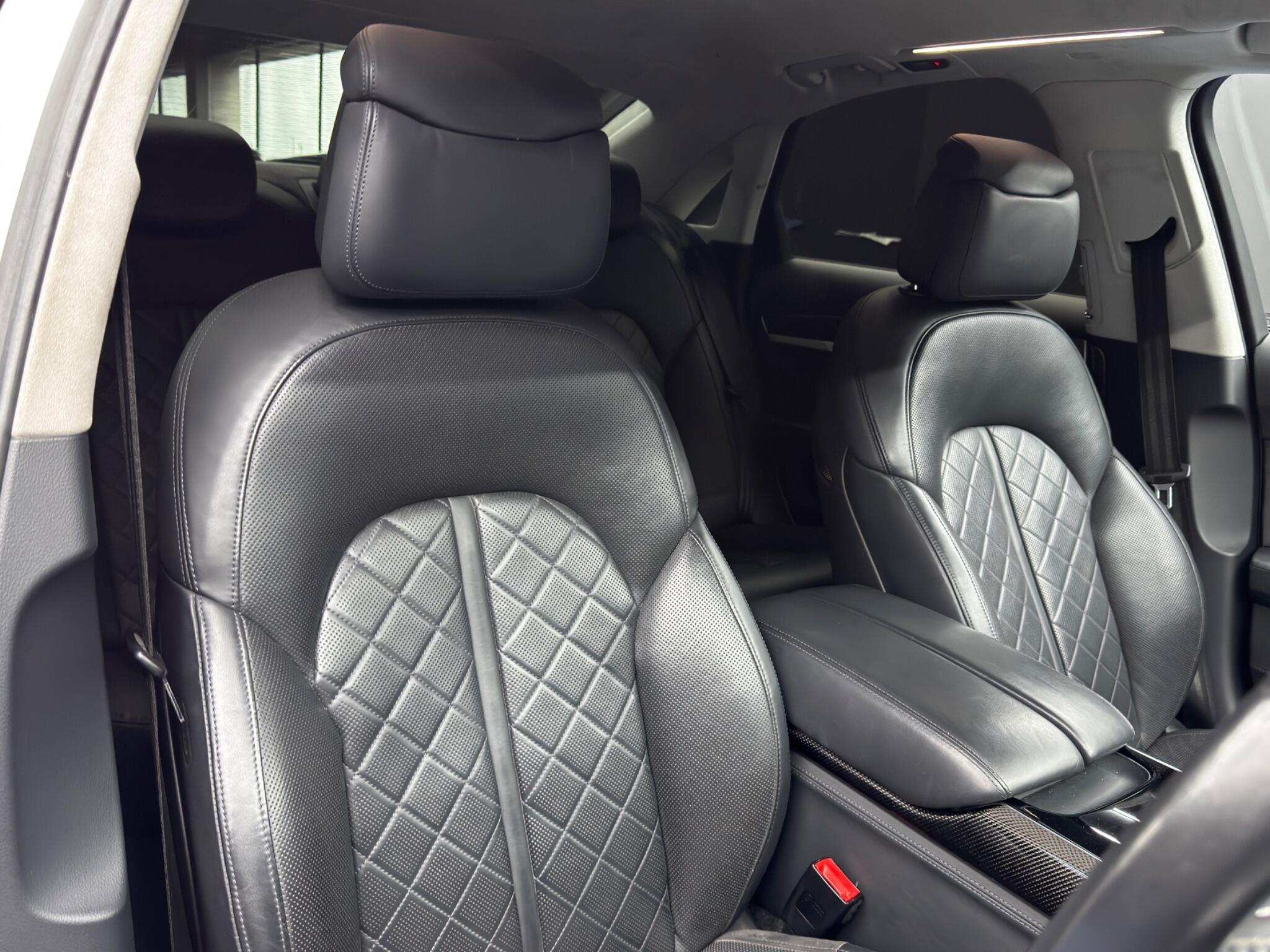 Audi S8 - Image 12