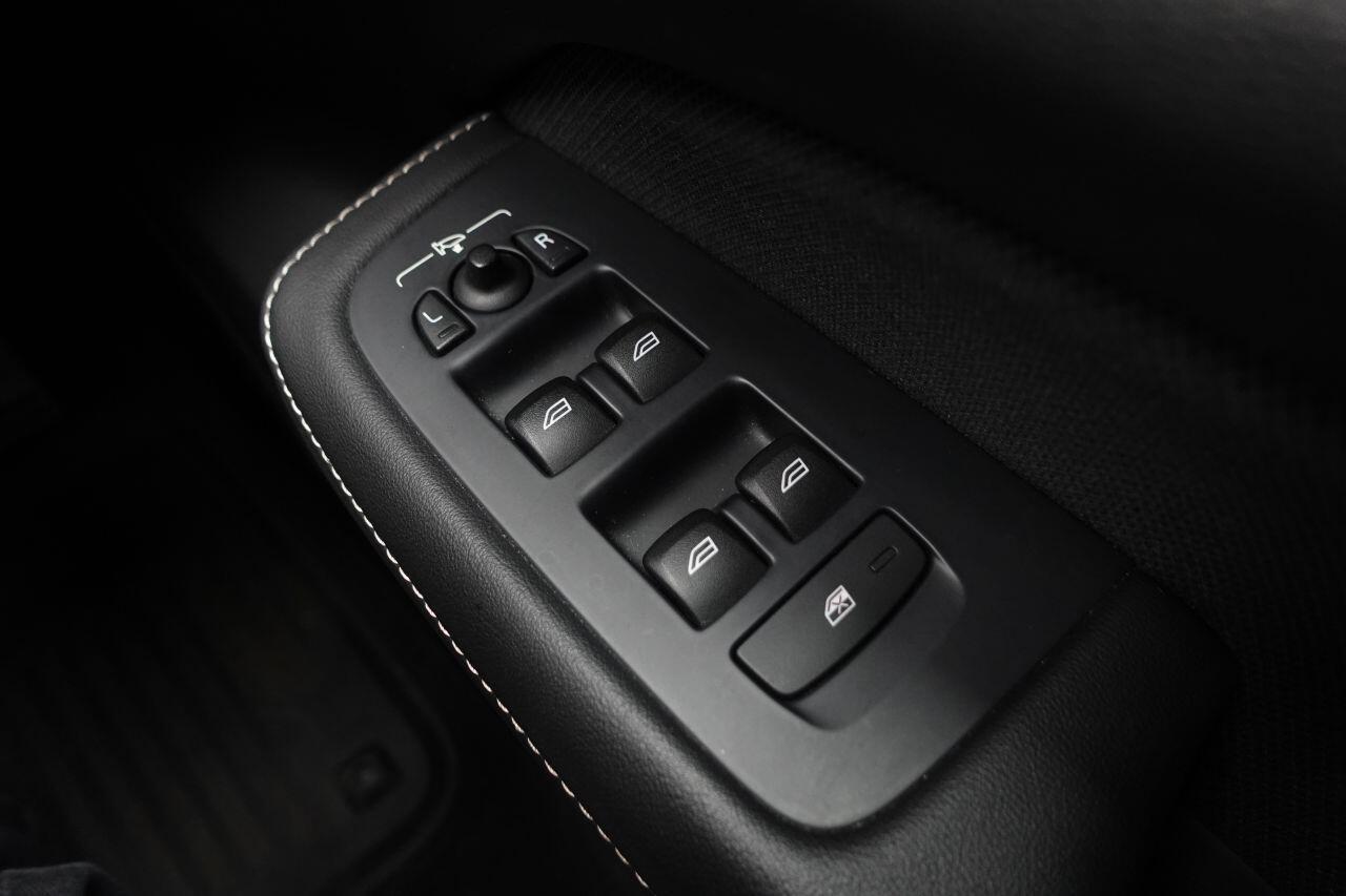 Volvo S60 - Image 54