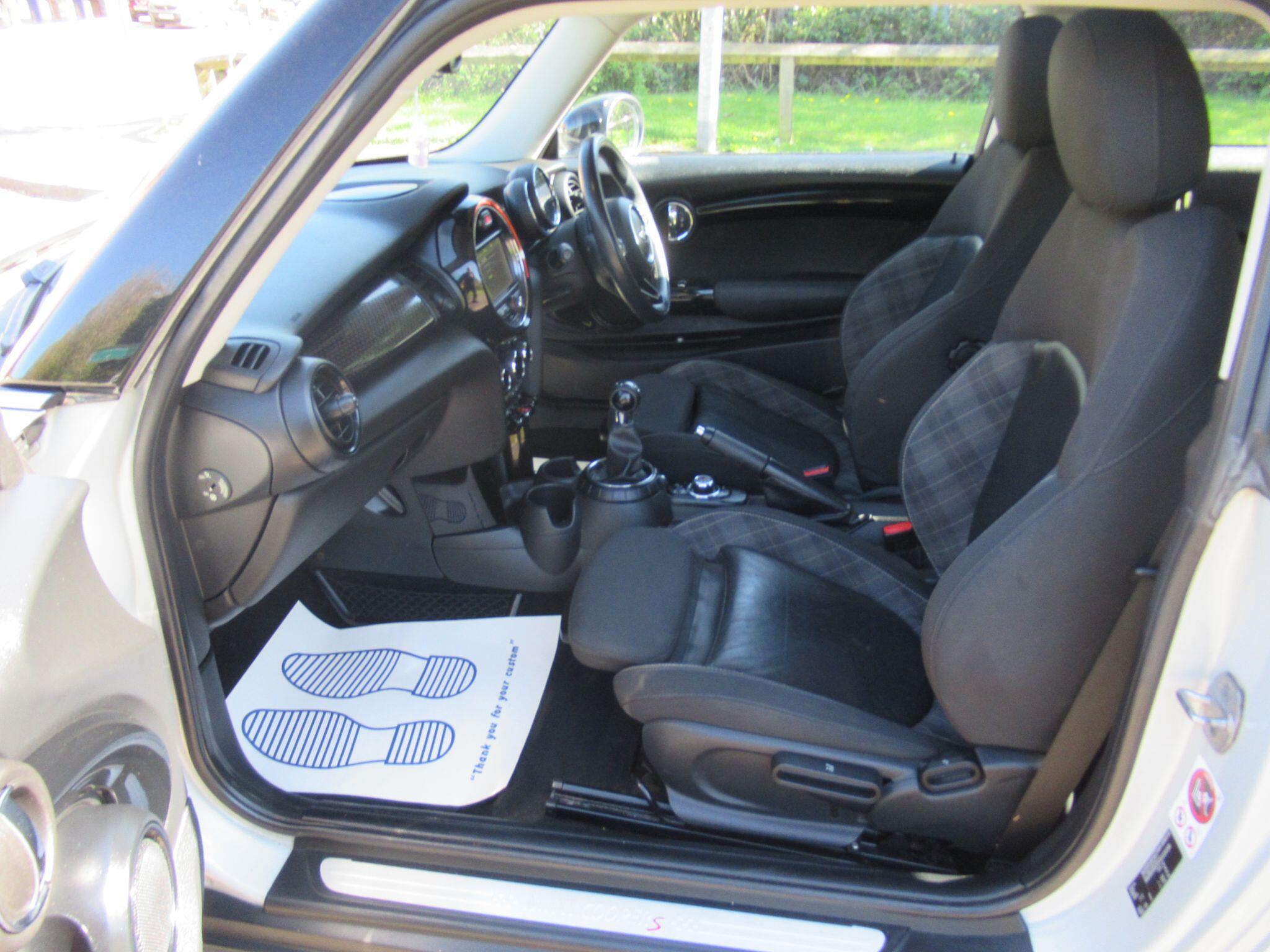 MINI Hatch - Image 12
