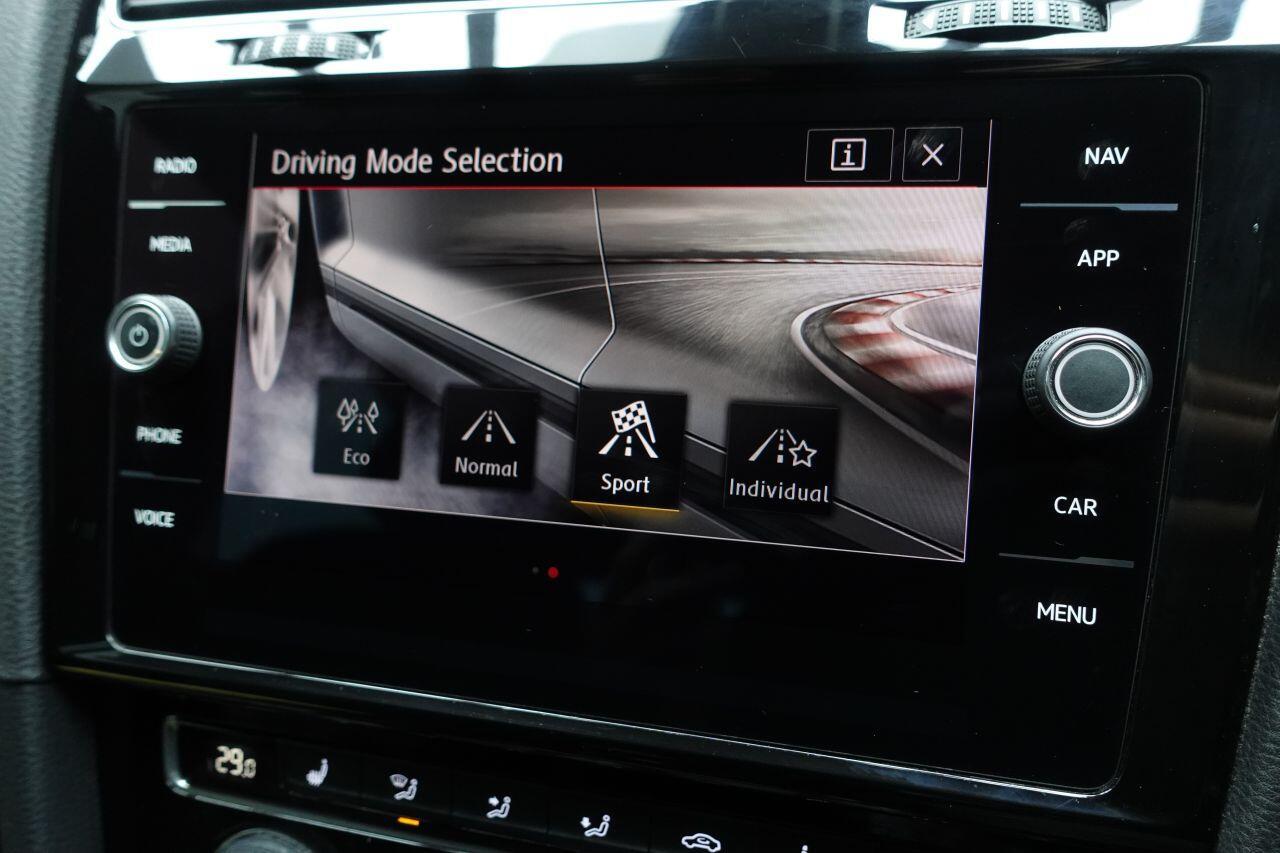 Volkswagen Golf - Image 33