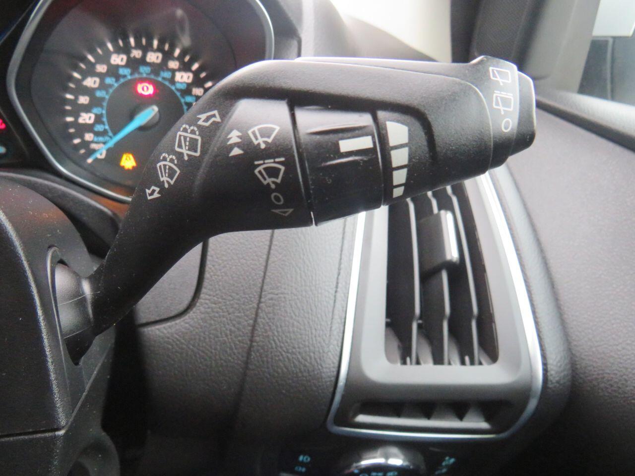 Ford Focus - Image 17