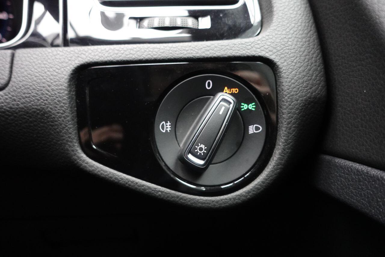 Volkswagen Golf - Image 54