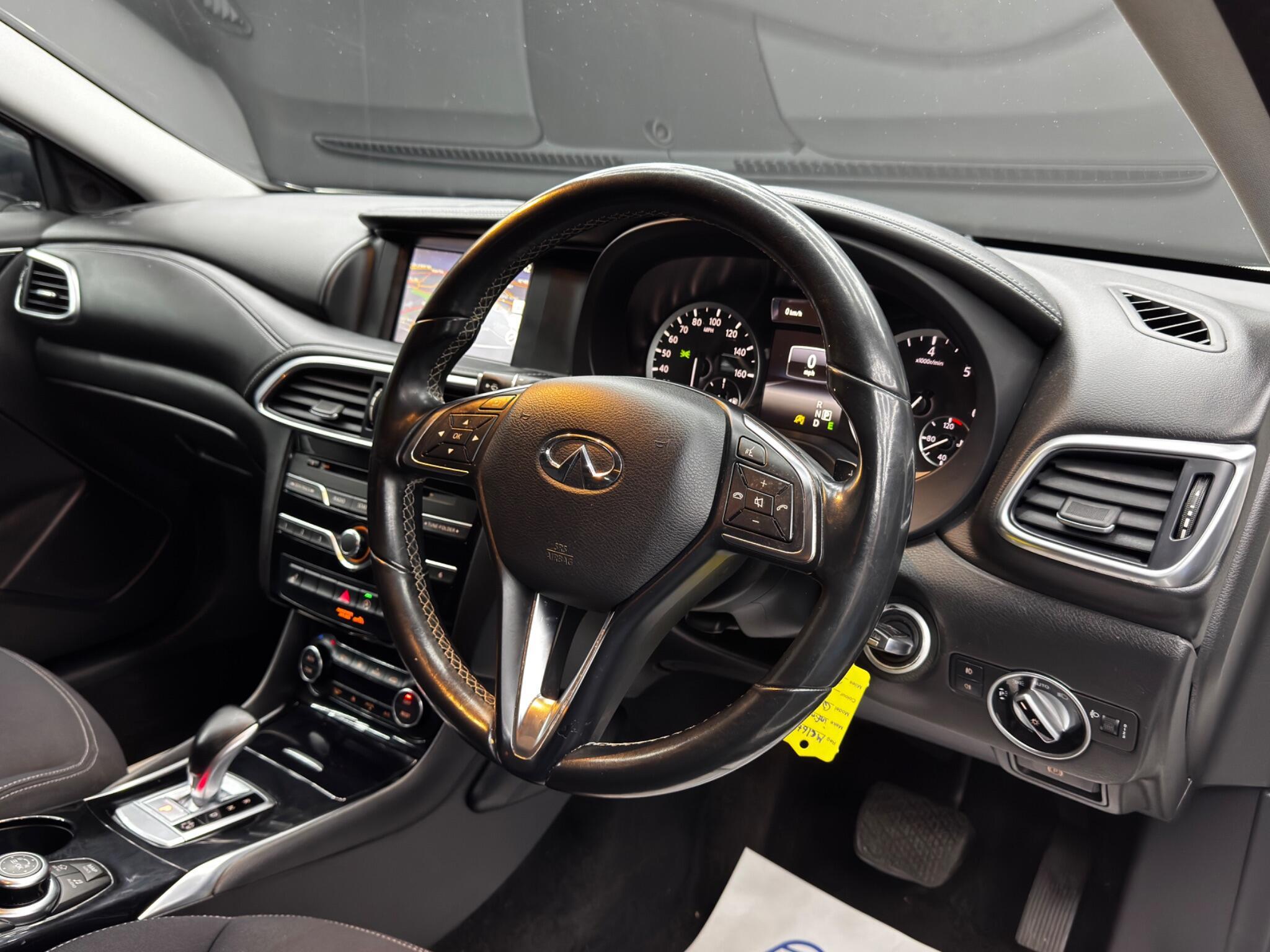 Infiniti Q30 - Image 9