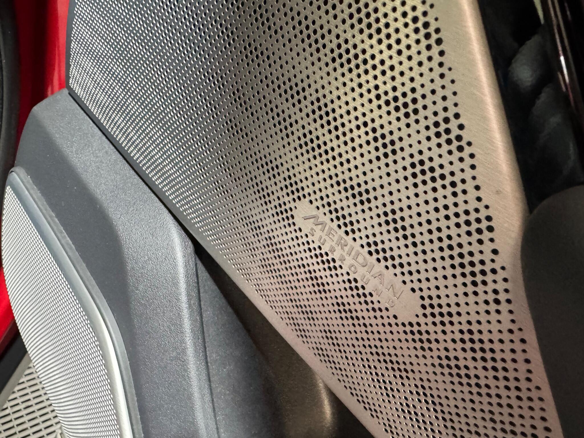 Land Rover Range Rover Velar - Image 14