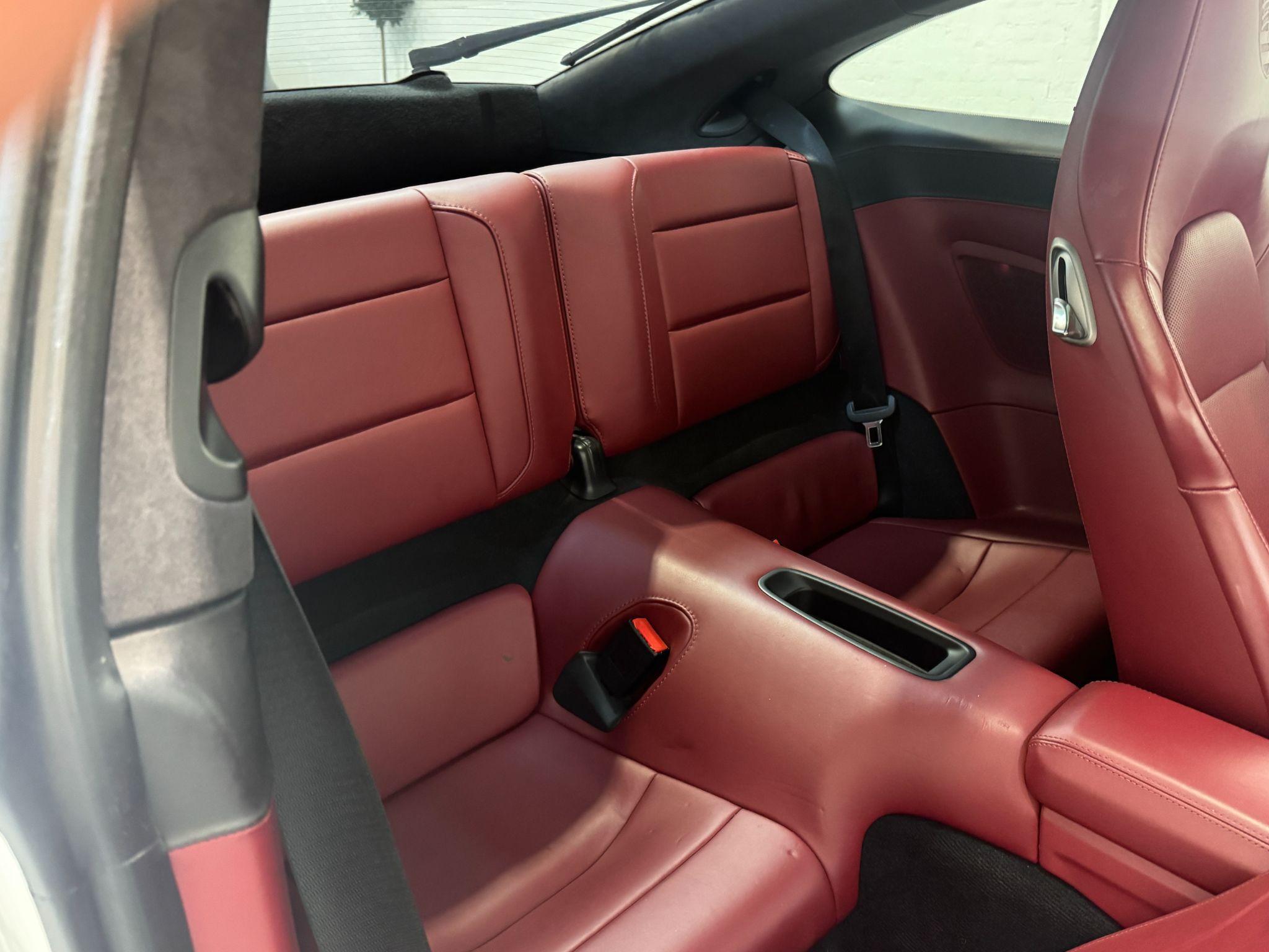 Porsche 911 - Image 27