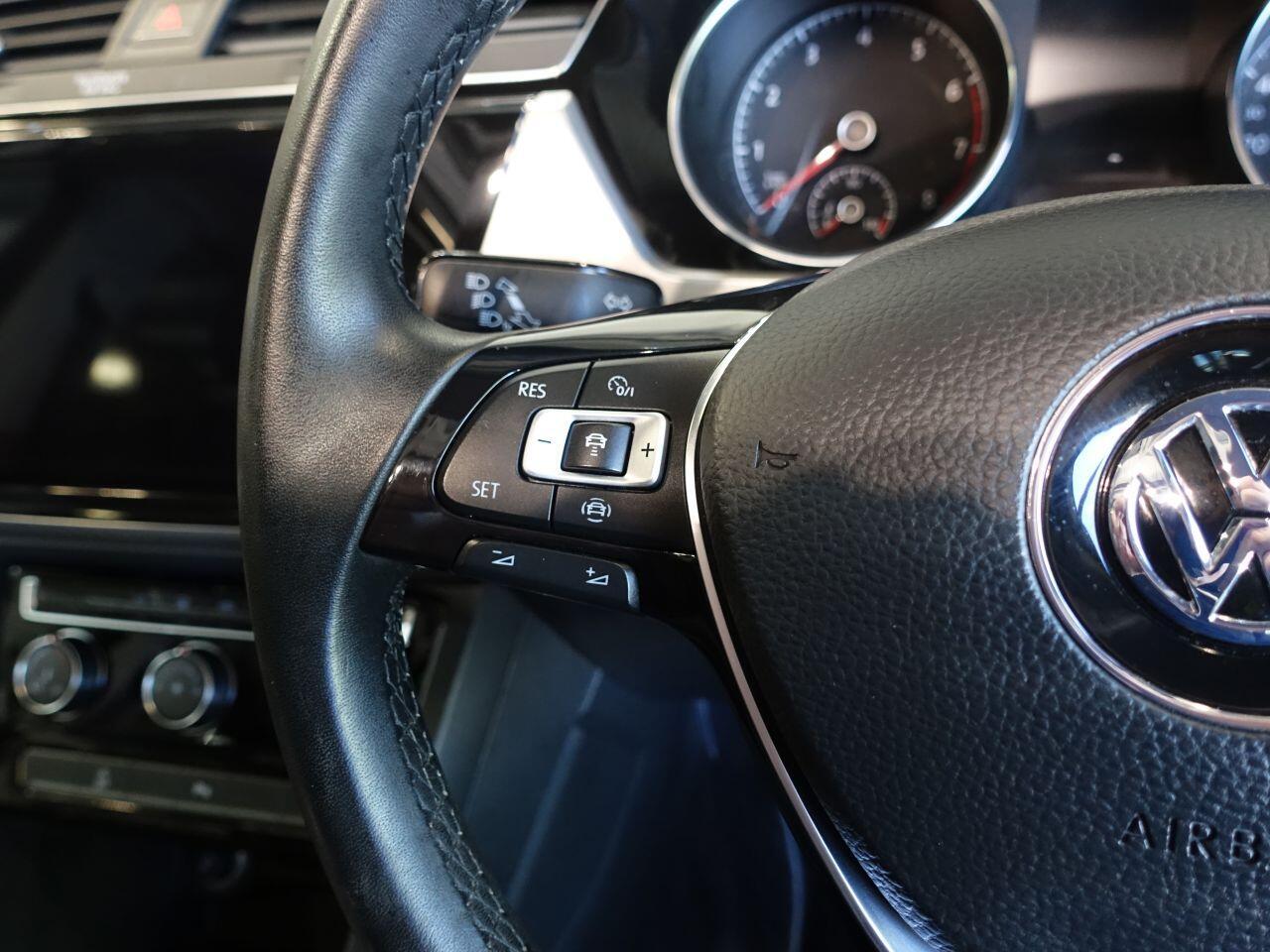 Volkswagen Touran - Image 21