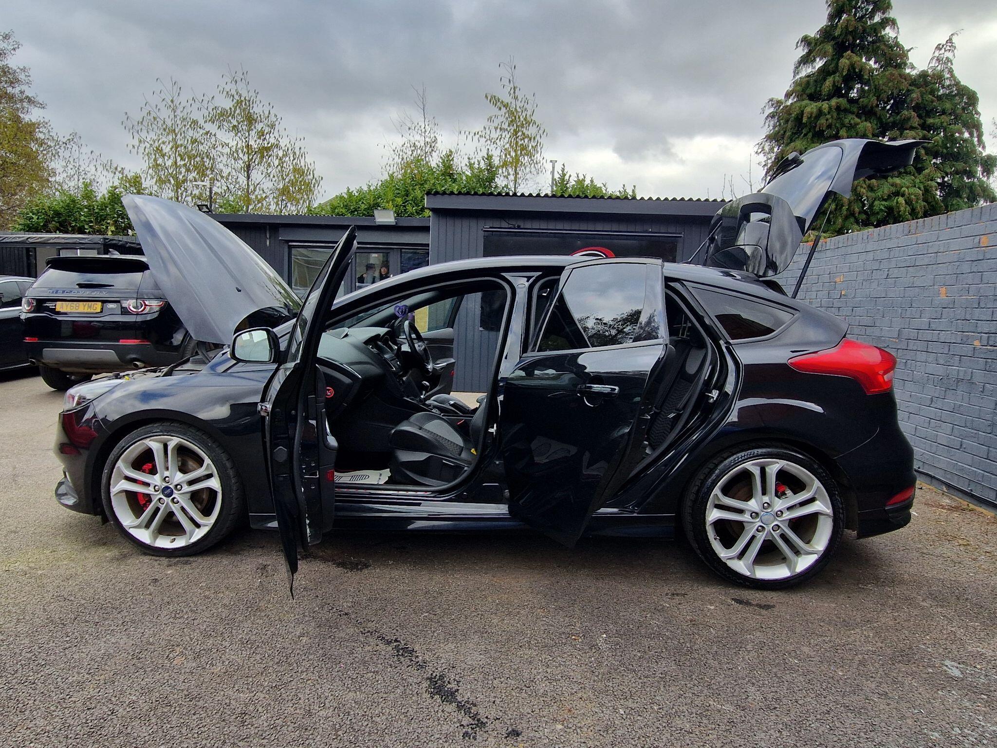 Ford Focus - Image 15