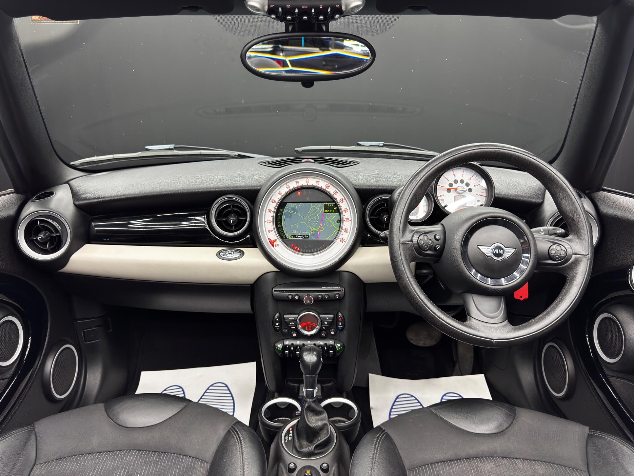MINI Convertible - Image 10
