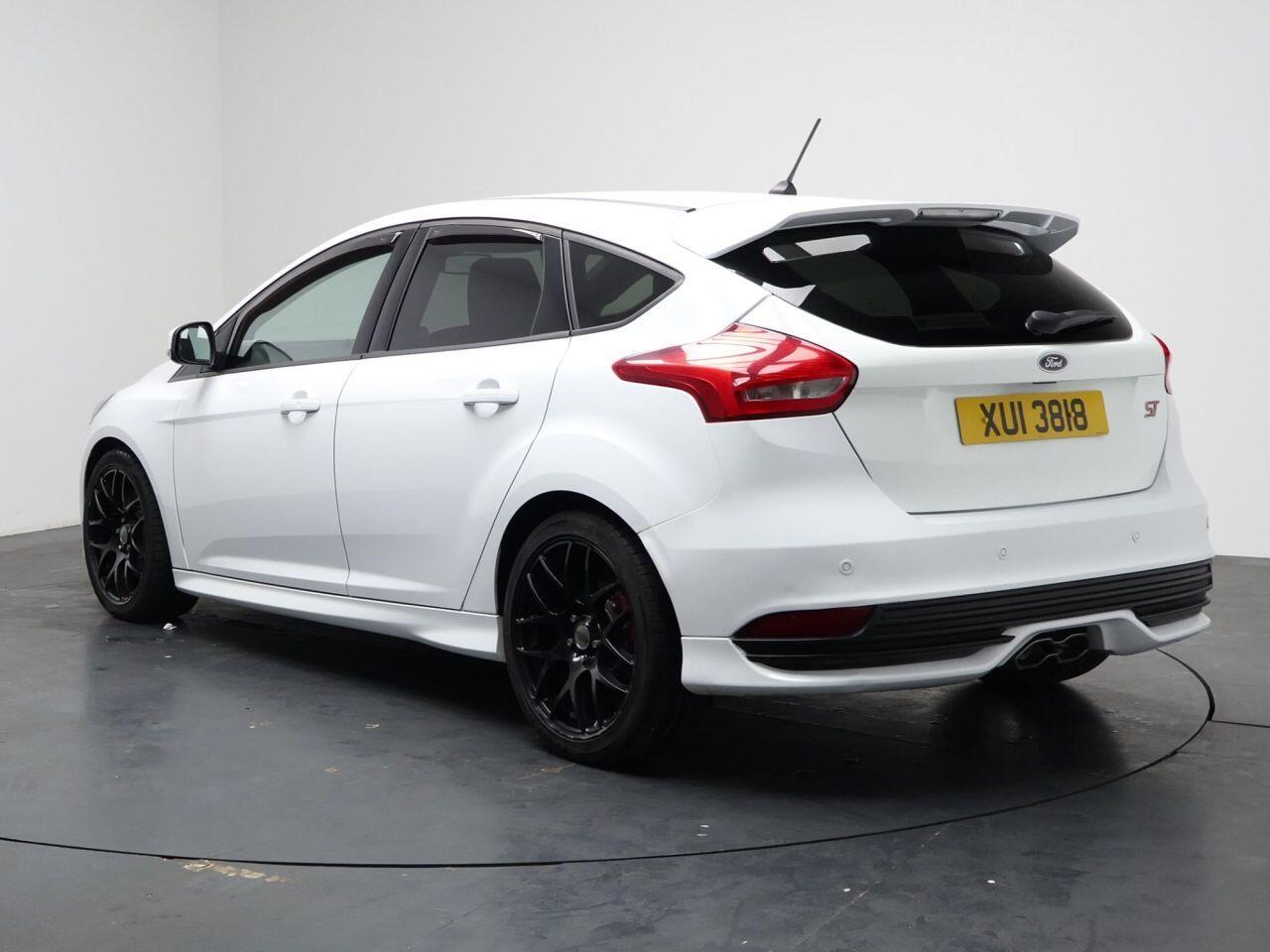 Ford Focus - Image 9