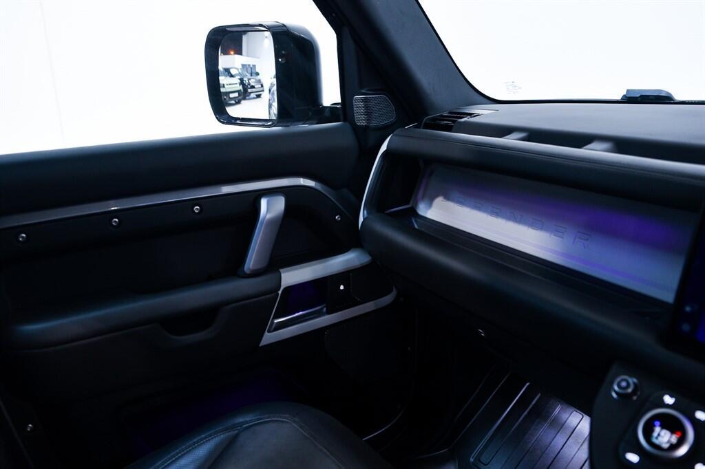 Land Rover Defender 90 - Image 13