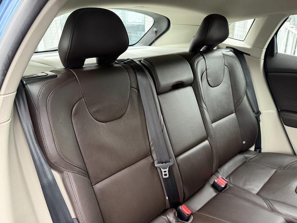 Volvo V40 - Image 4