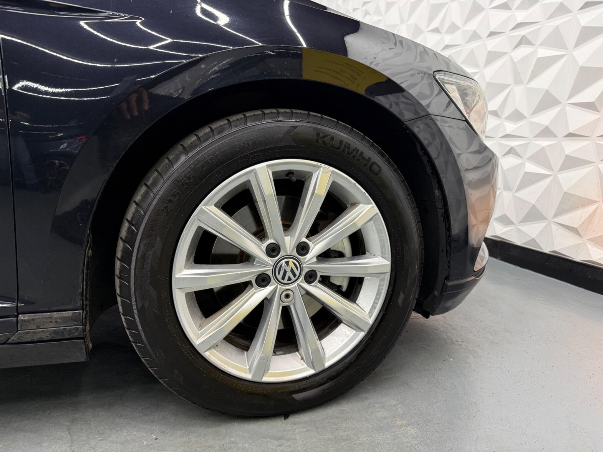 Volkswagen Passat - Image 14