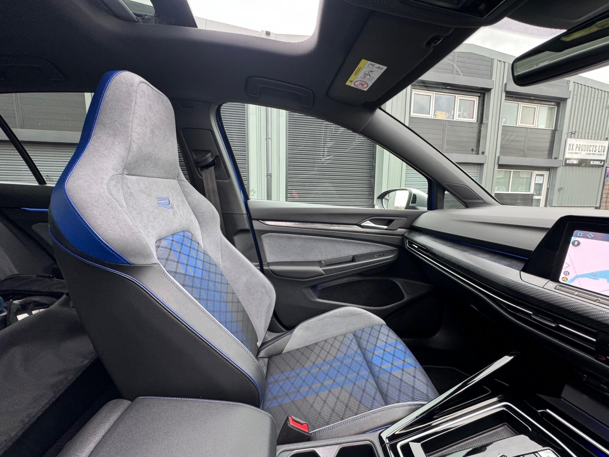 Volkswagen Golf - Image 18