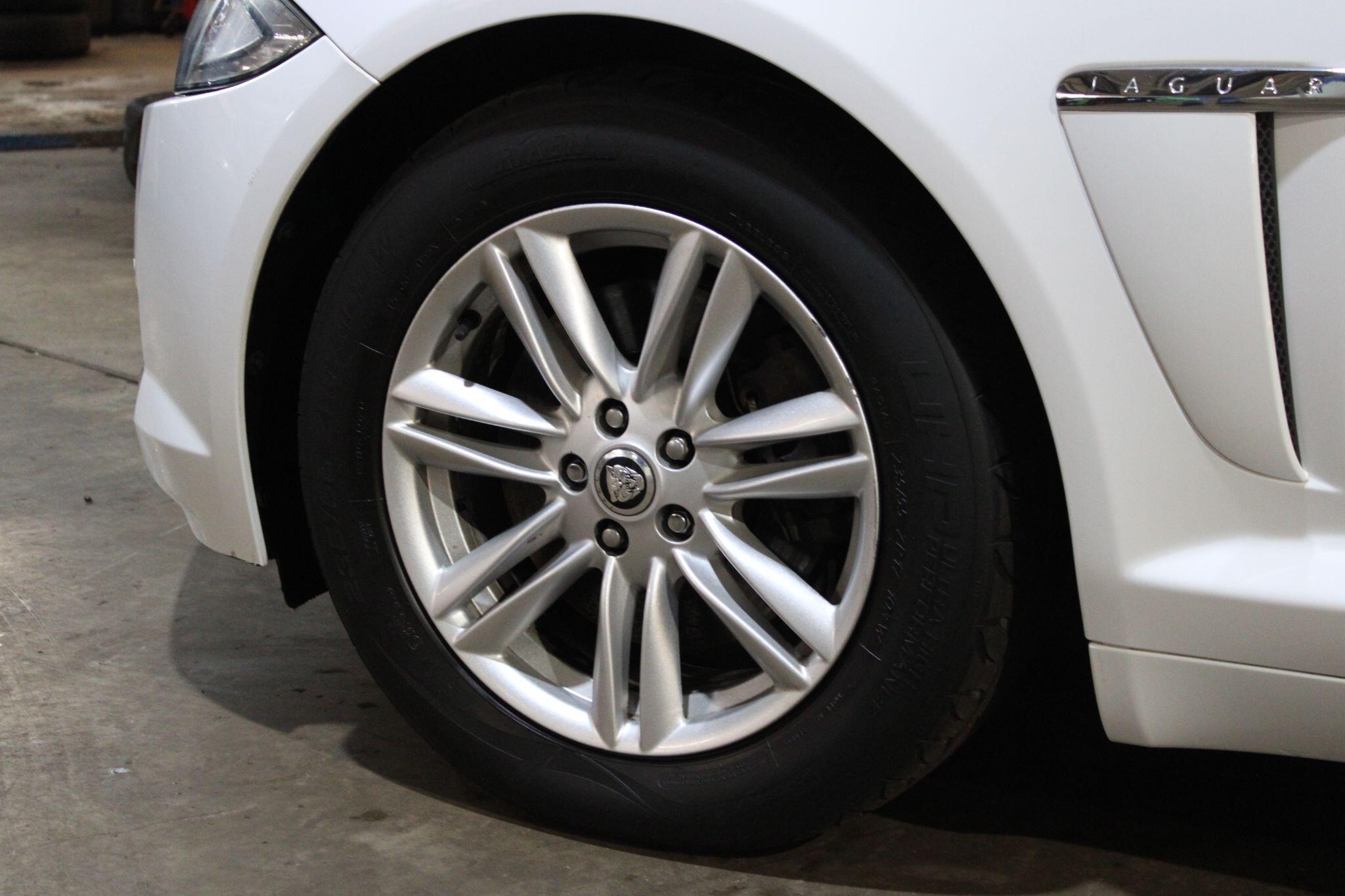 Jaguar XF - Image 29