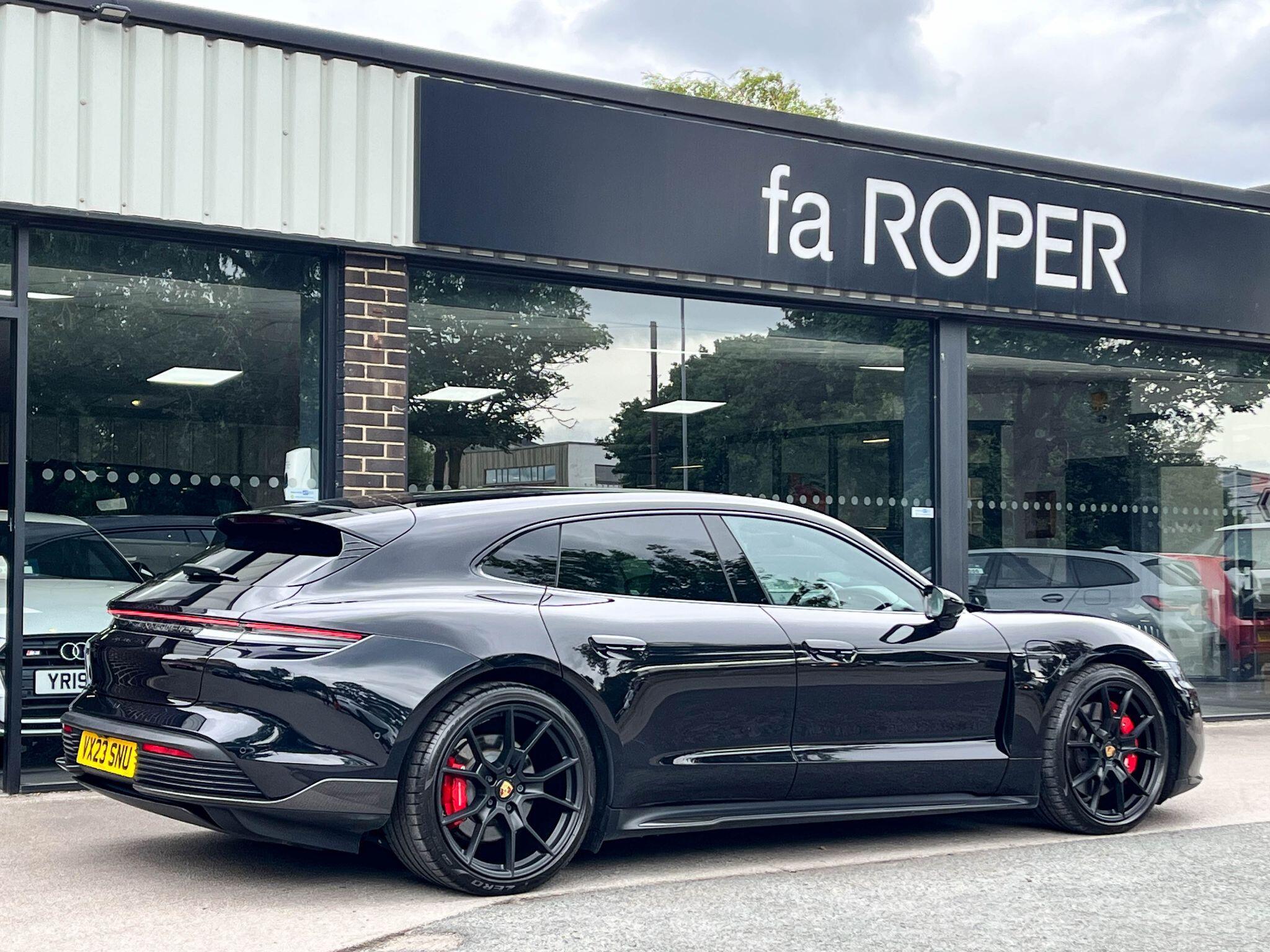 Porsche Taycan - Image 20
