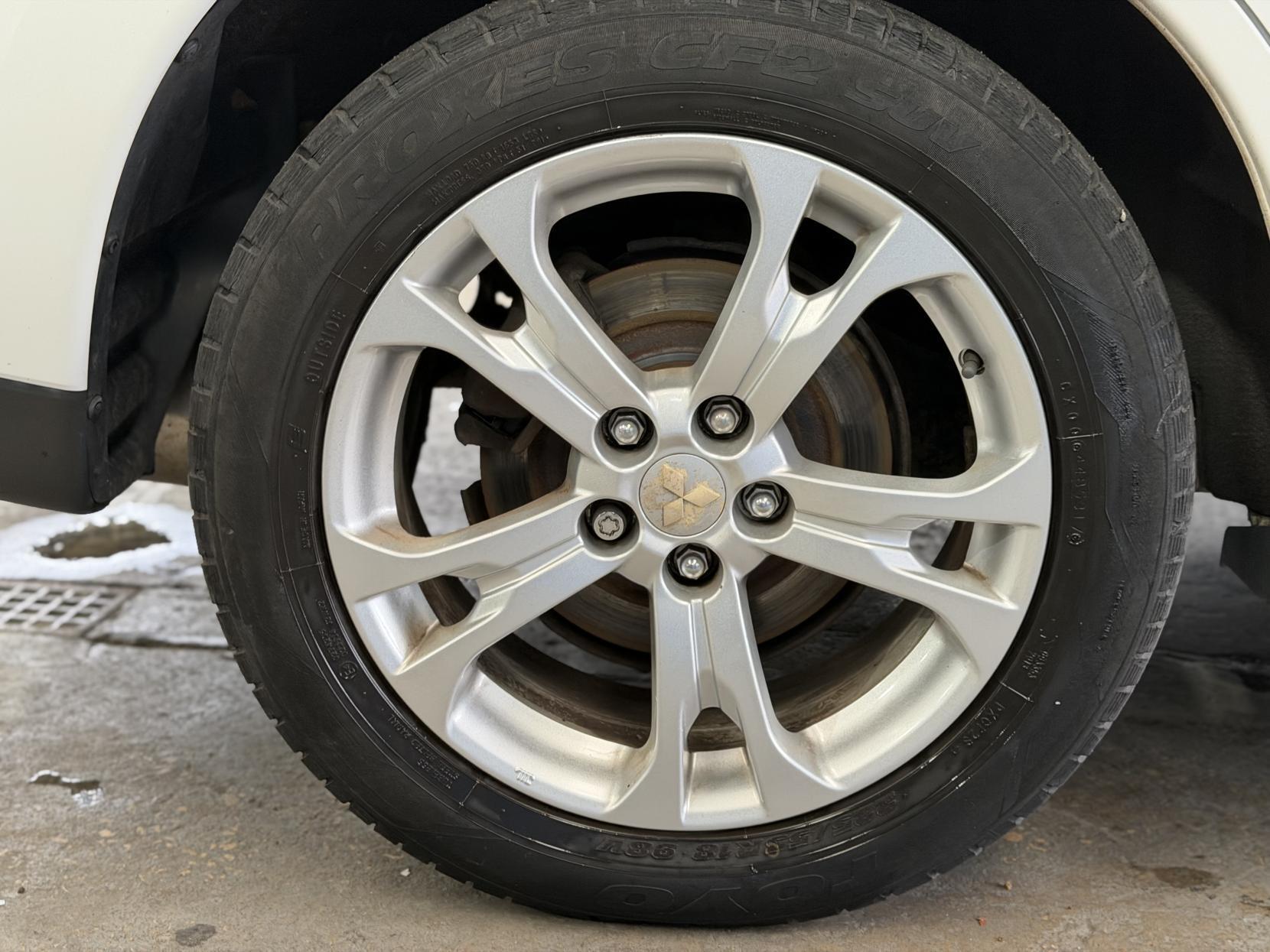 Mitsubishi Outlander - Image 19