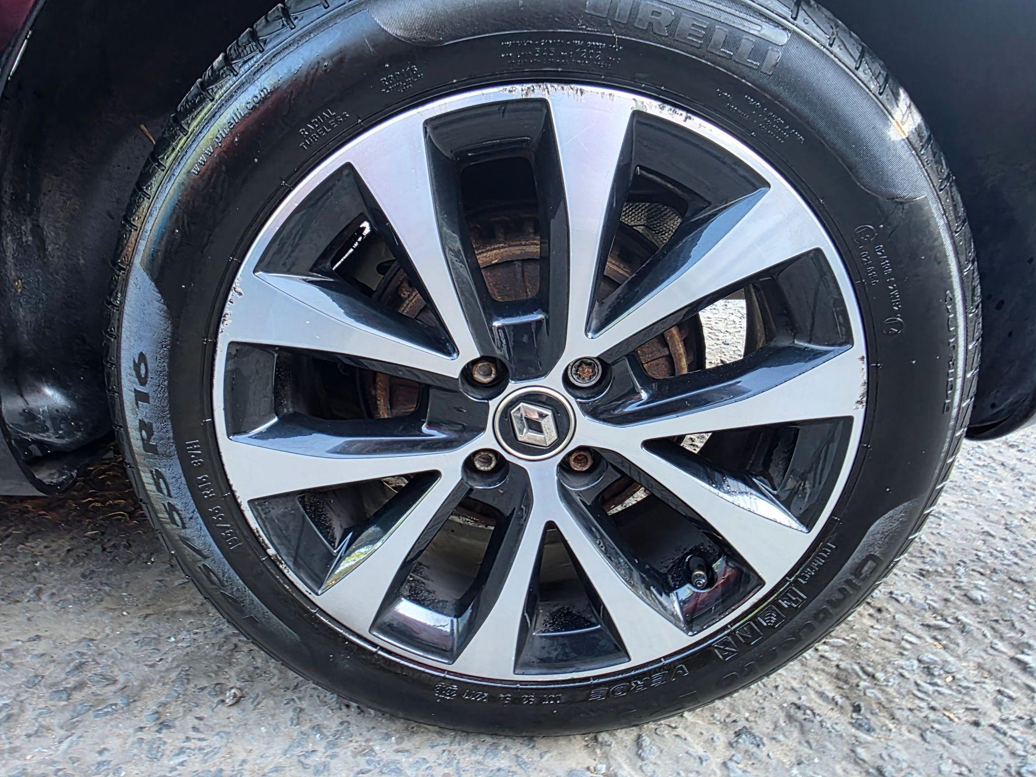 Renault Clio - Image 38