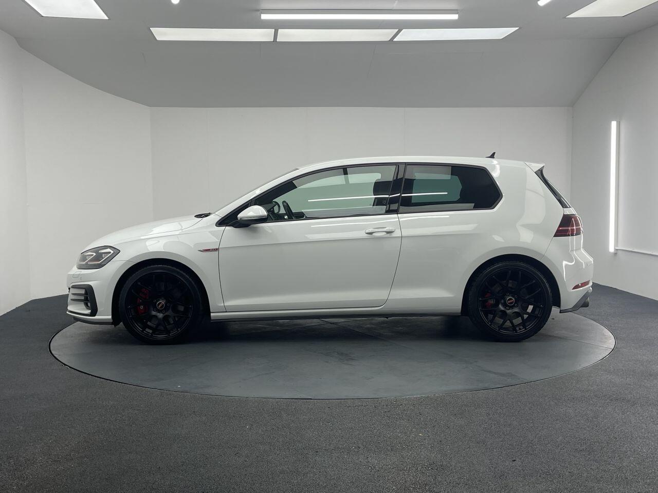 Volkswagen Golf - Image 13