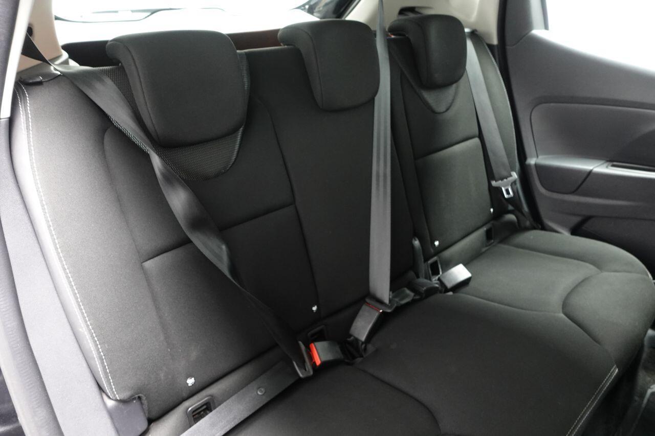 Renault Clio - Image 18