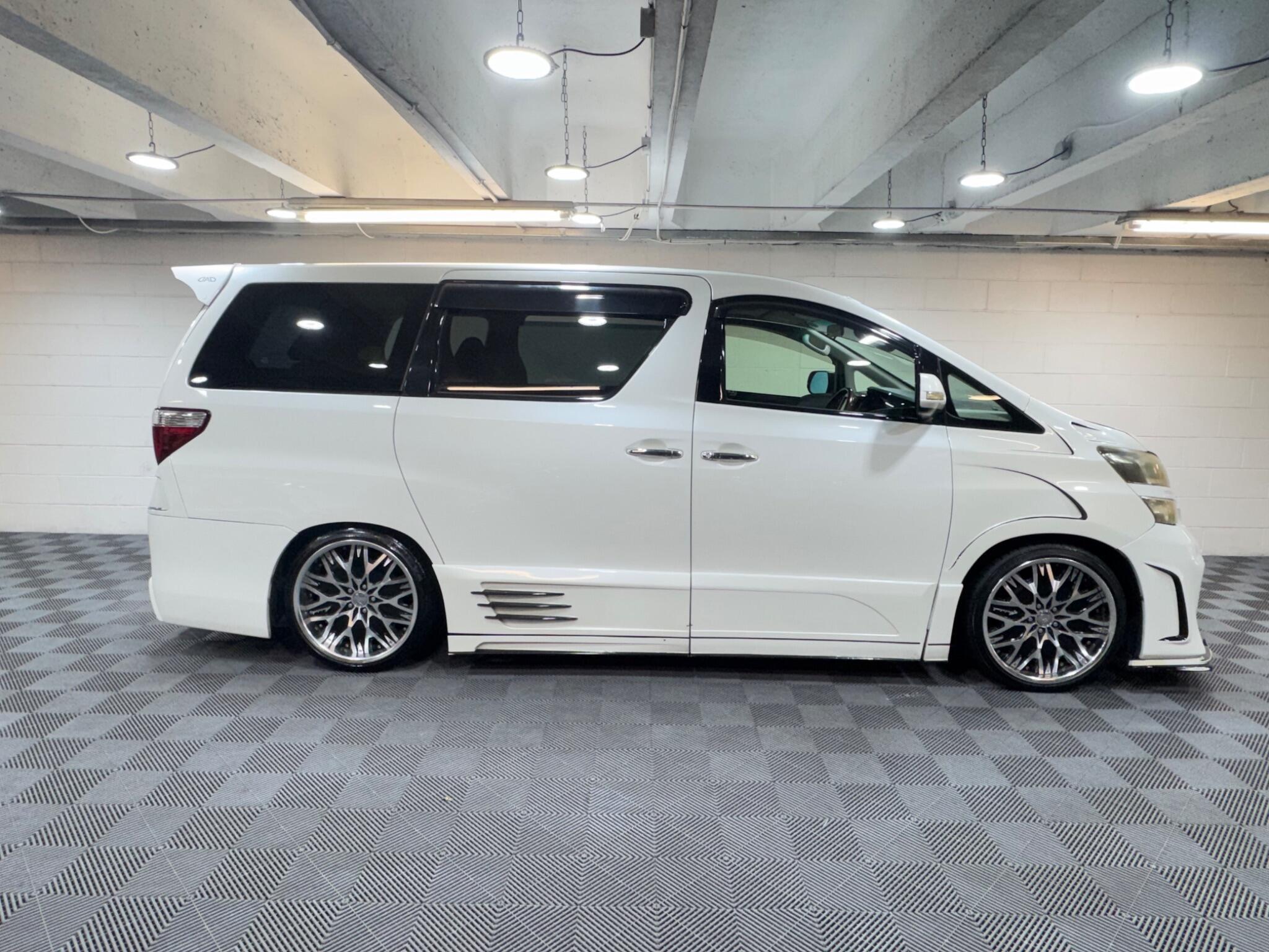 Toyota Vellfire - Image 5
