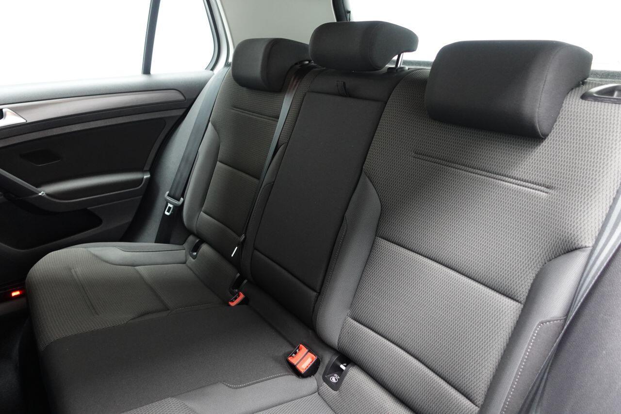 Volkswagen Golf - Image 20