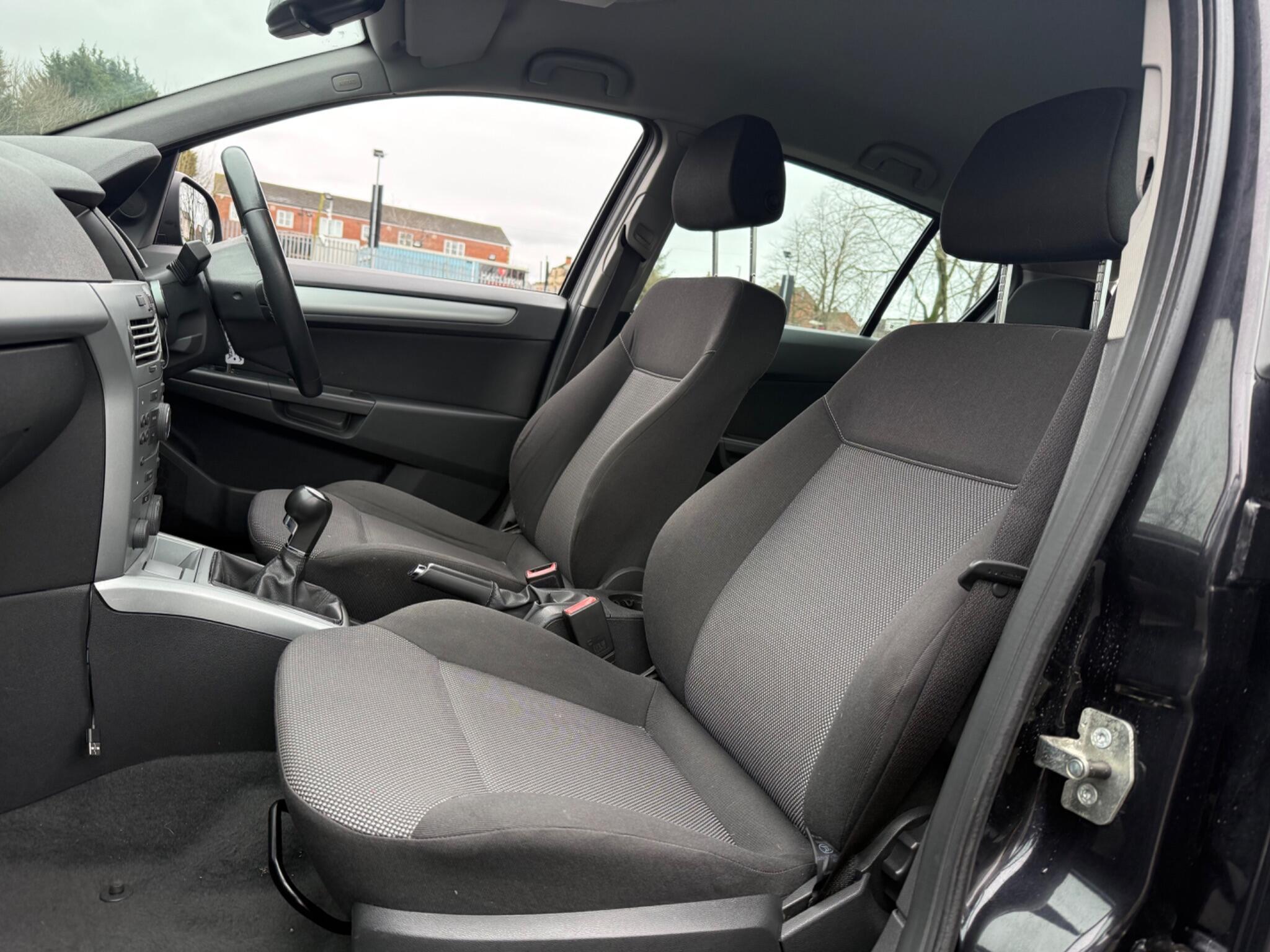 Vauxhall Astra - Image 11
