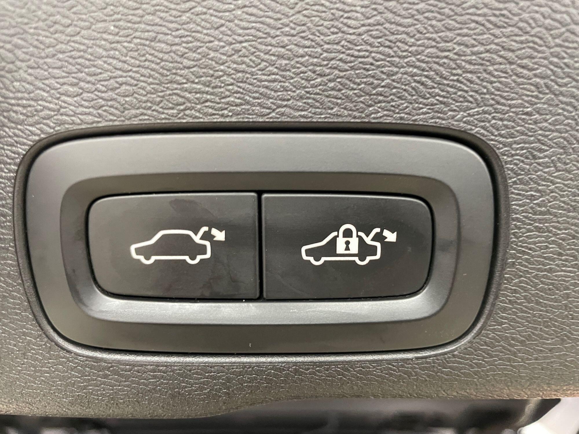 Volvo XC60 - Image 13