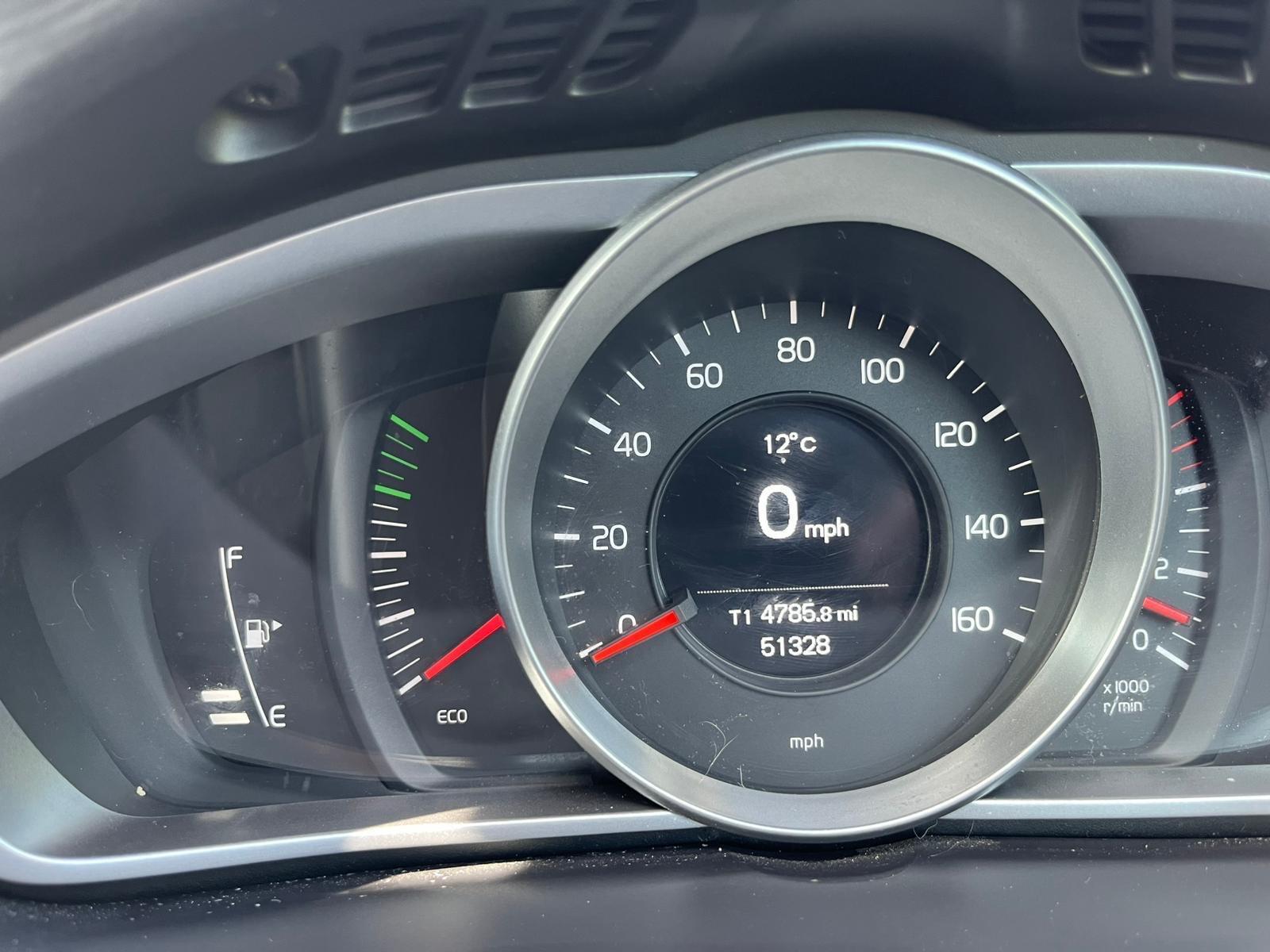 Volvo V40 - Image 12