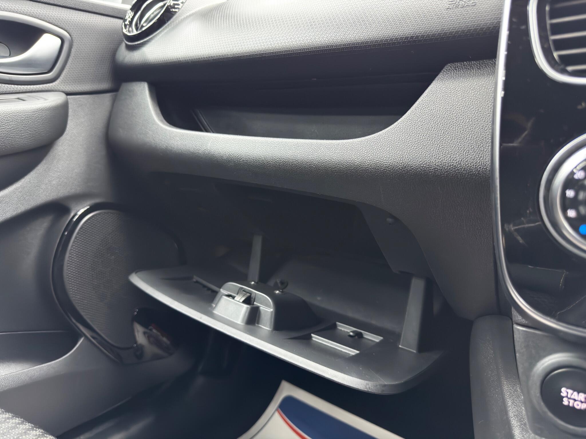 Renault Clio - Image 33