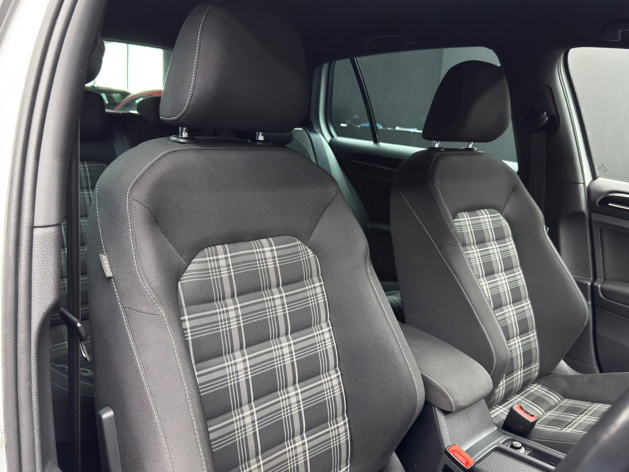 Volkswagen Golf - Image 12