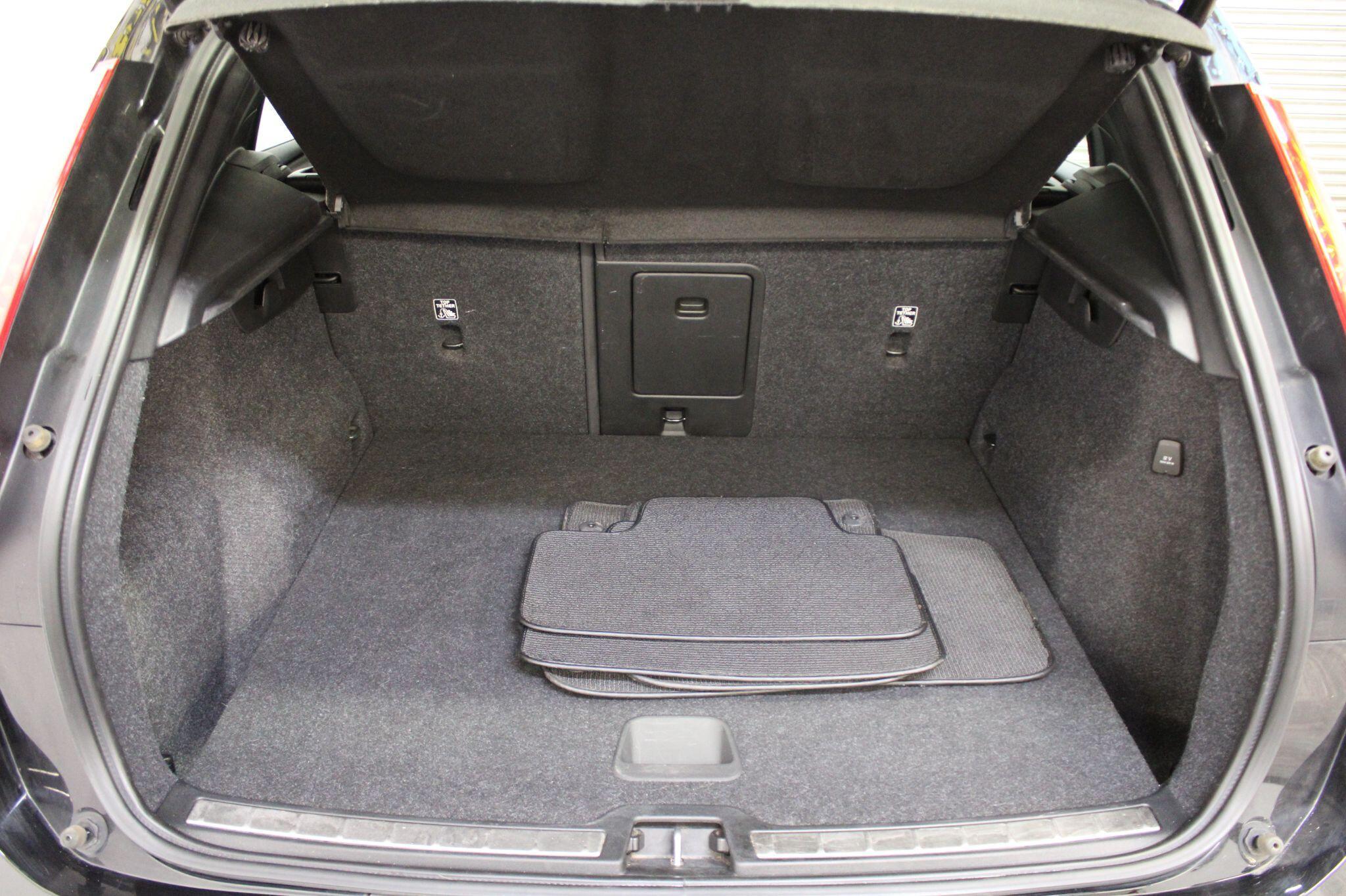 Volvo XC40 - Image 16