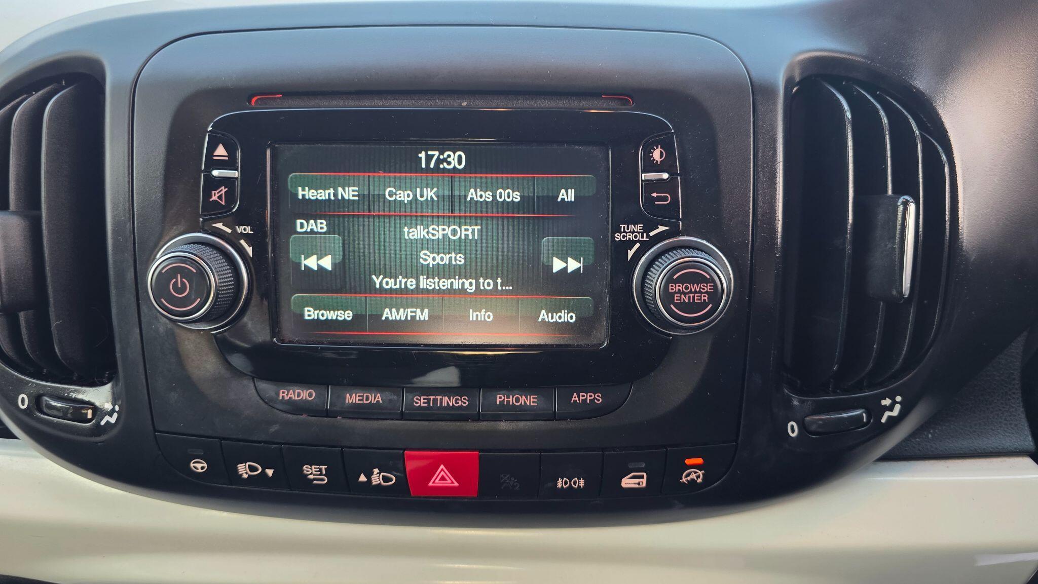 Fiat 500L - Image 29