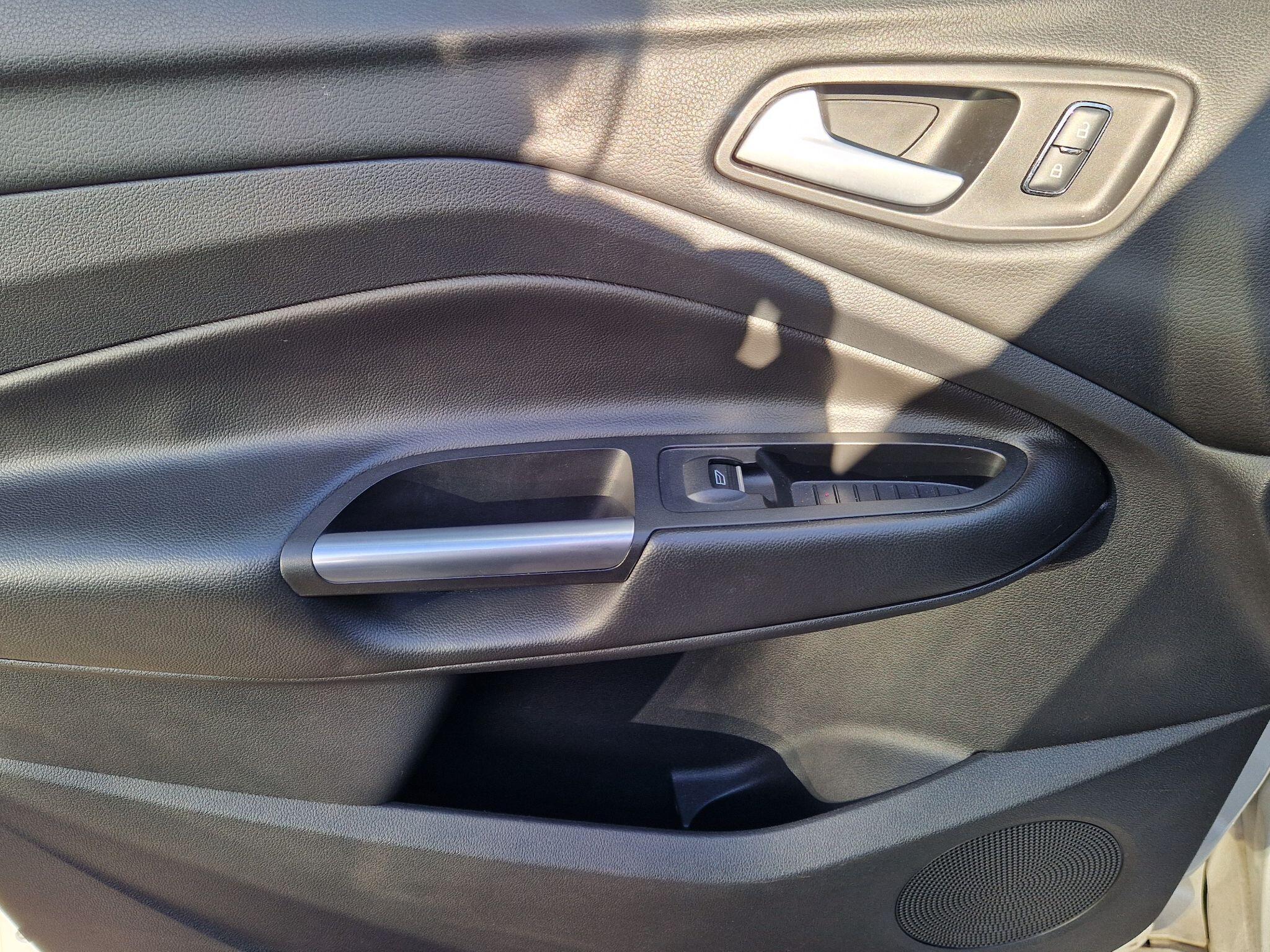 Ford Kuga - Image 37