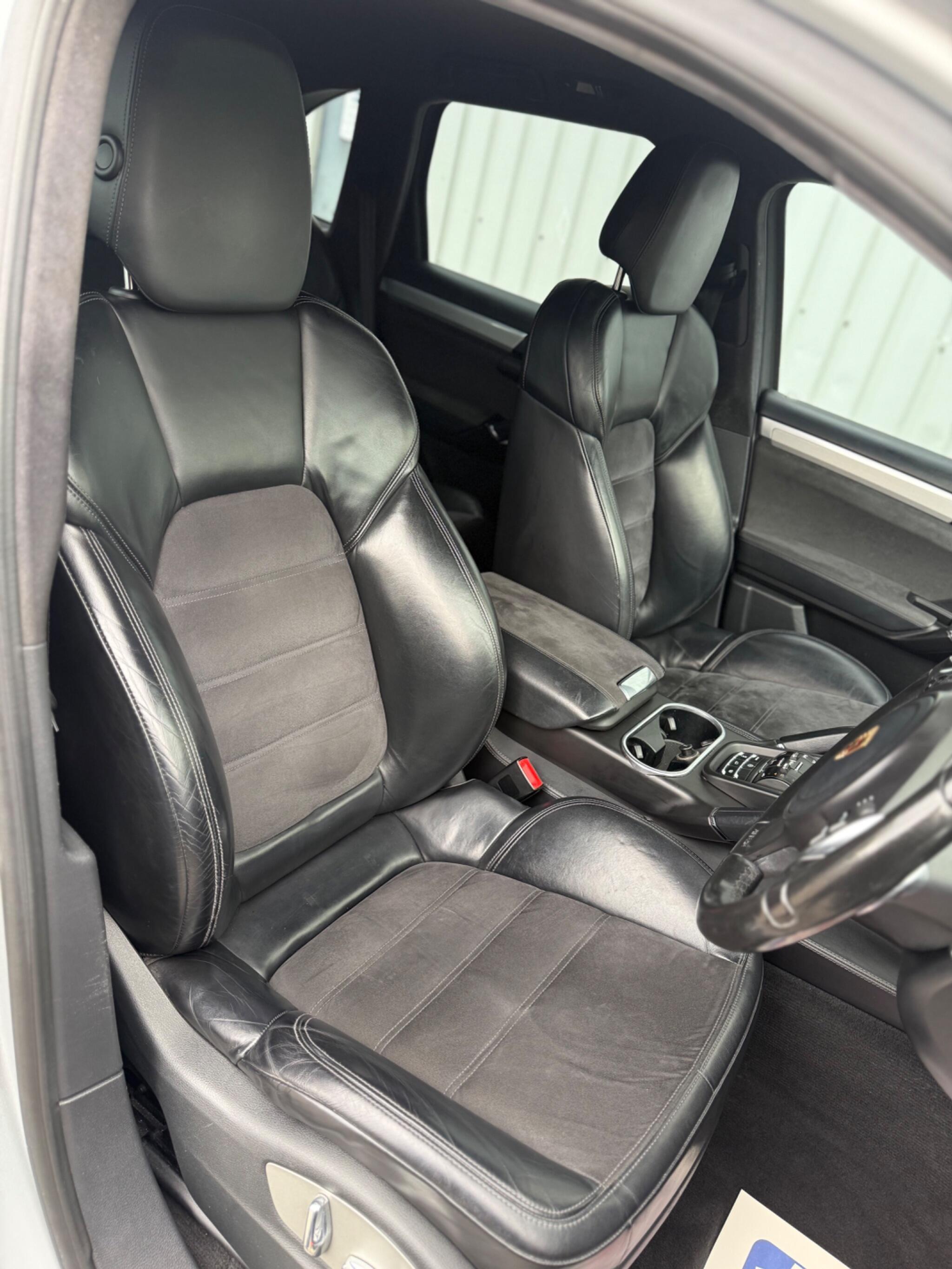 Porsche Cayenne - Image 25