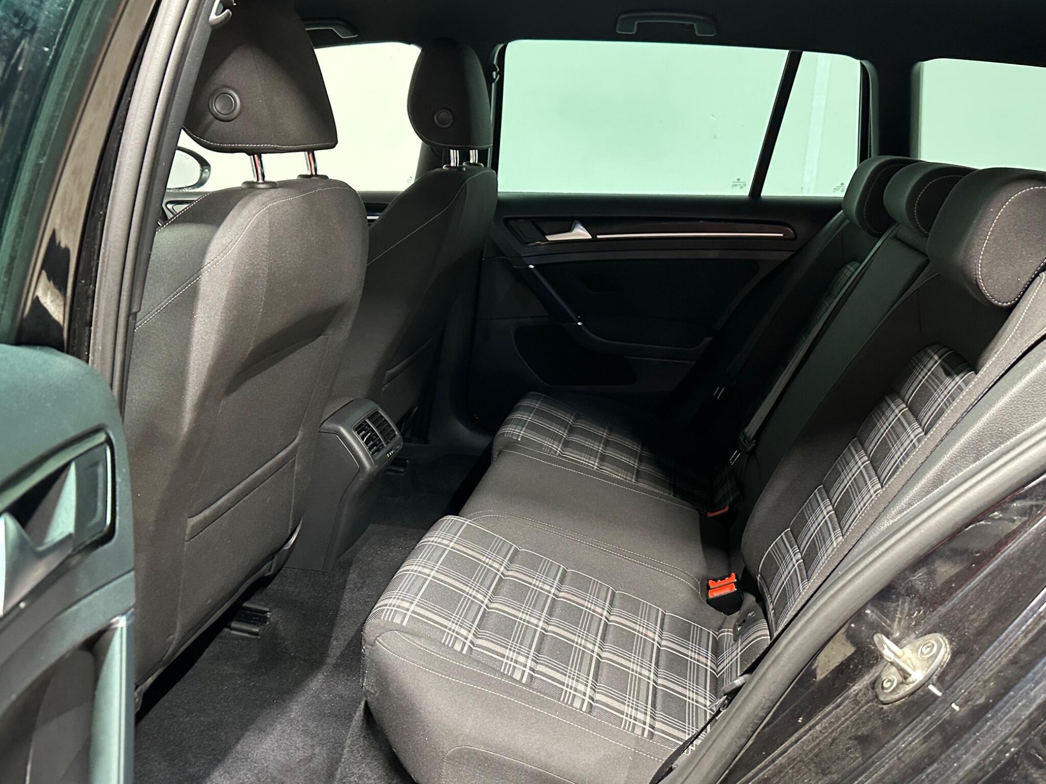 Volkswagen Golf - Image 12