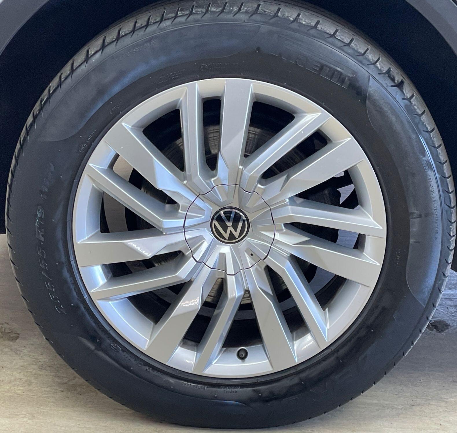 Volkswagen Touareg - Image 17